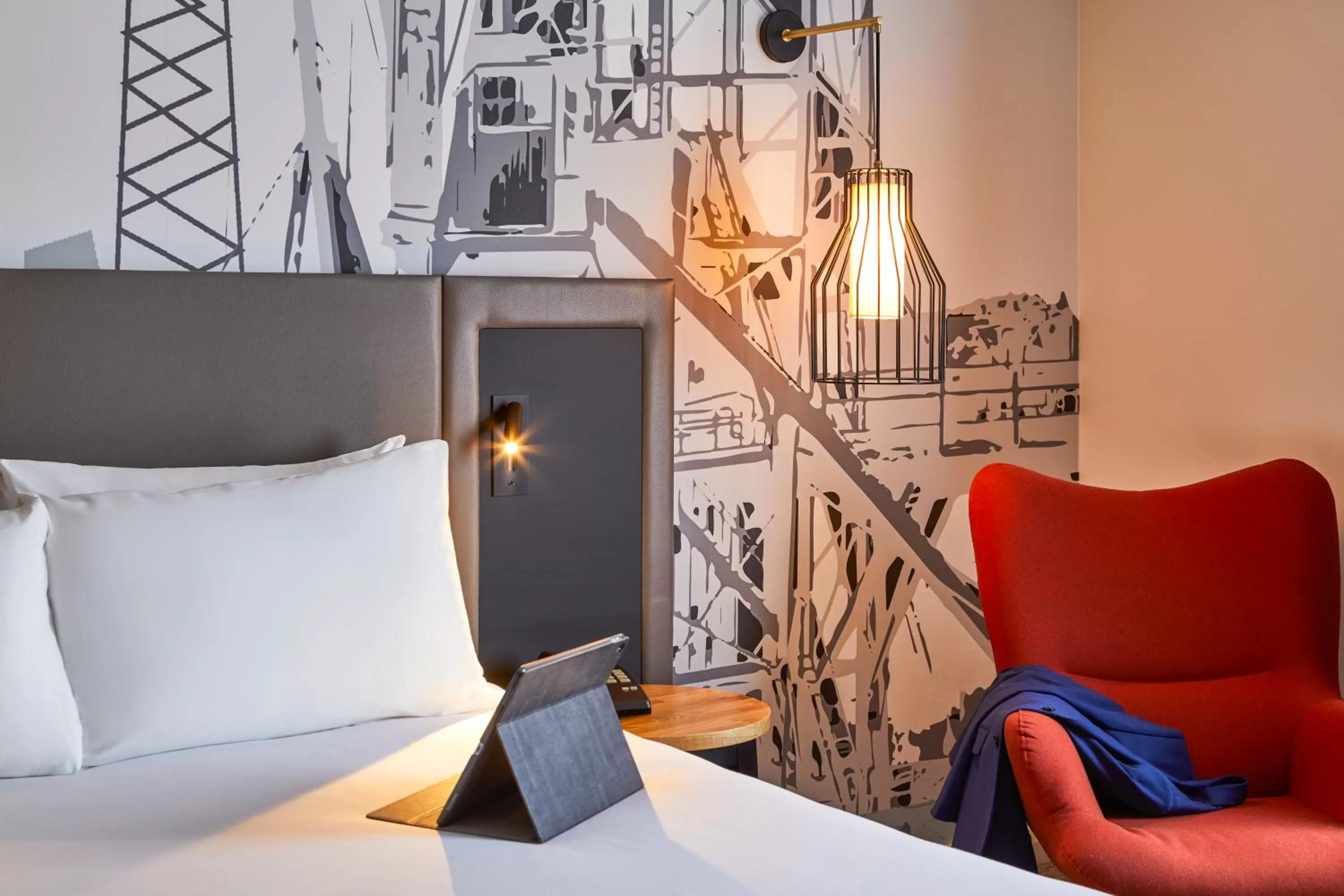 Bed in Mercure Cardiff North Hotel