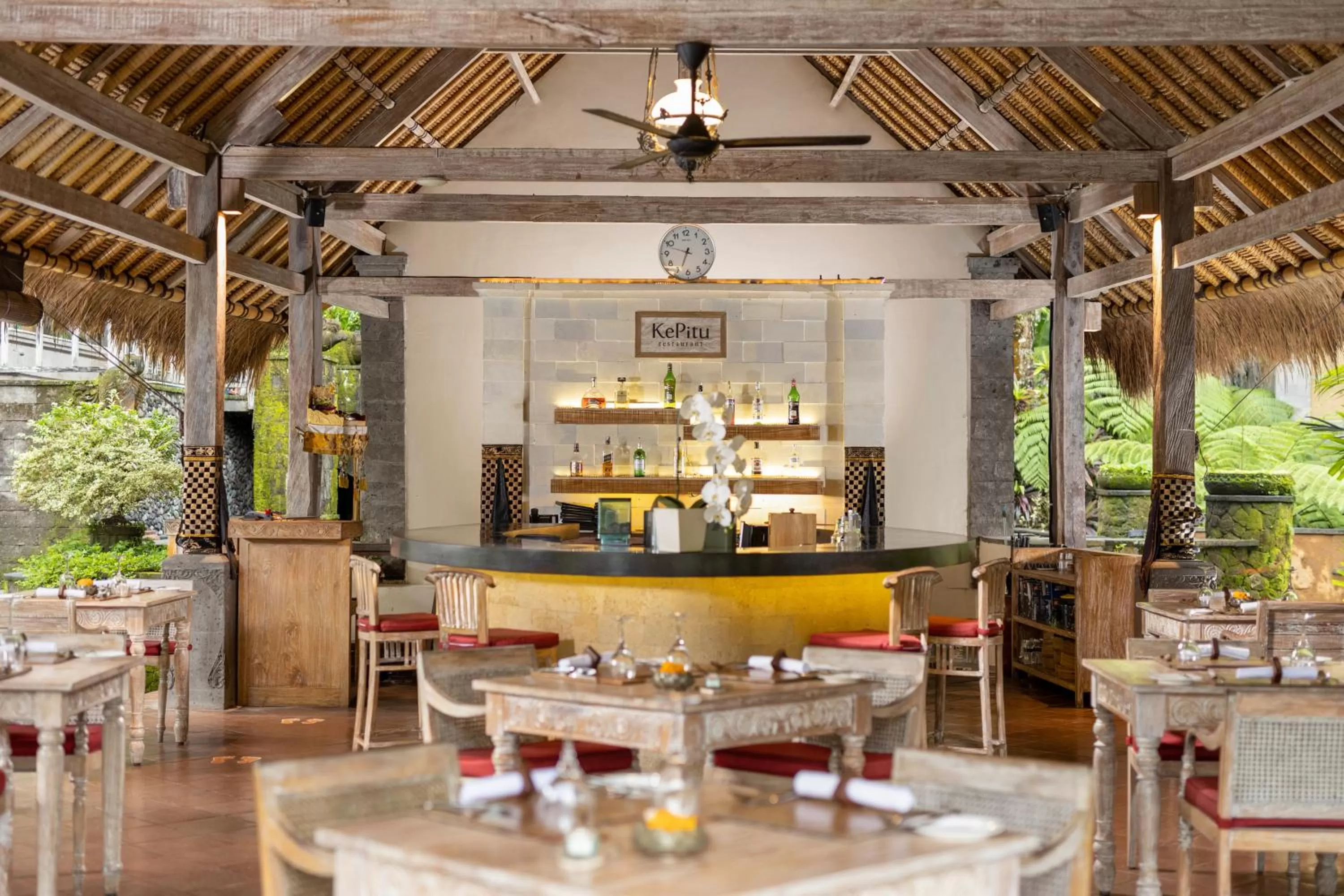 Restaurant/places to eat in The Kayon Resort