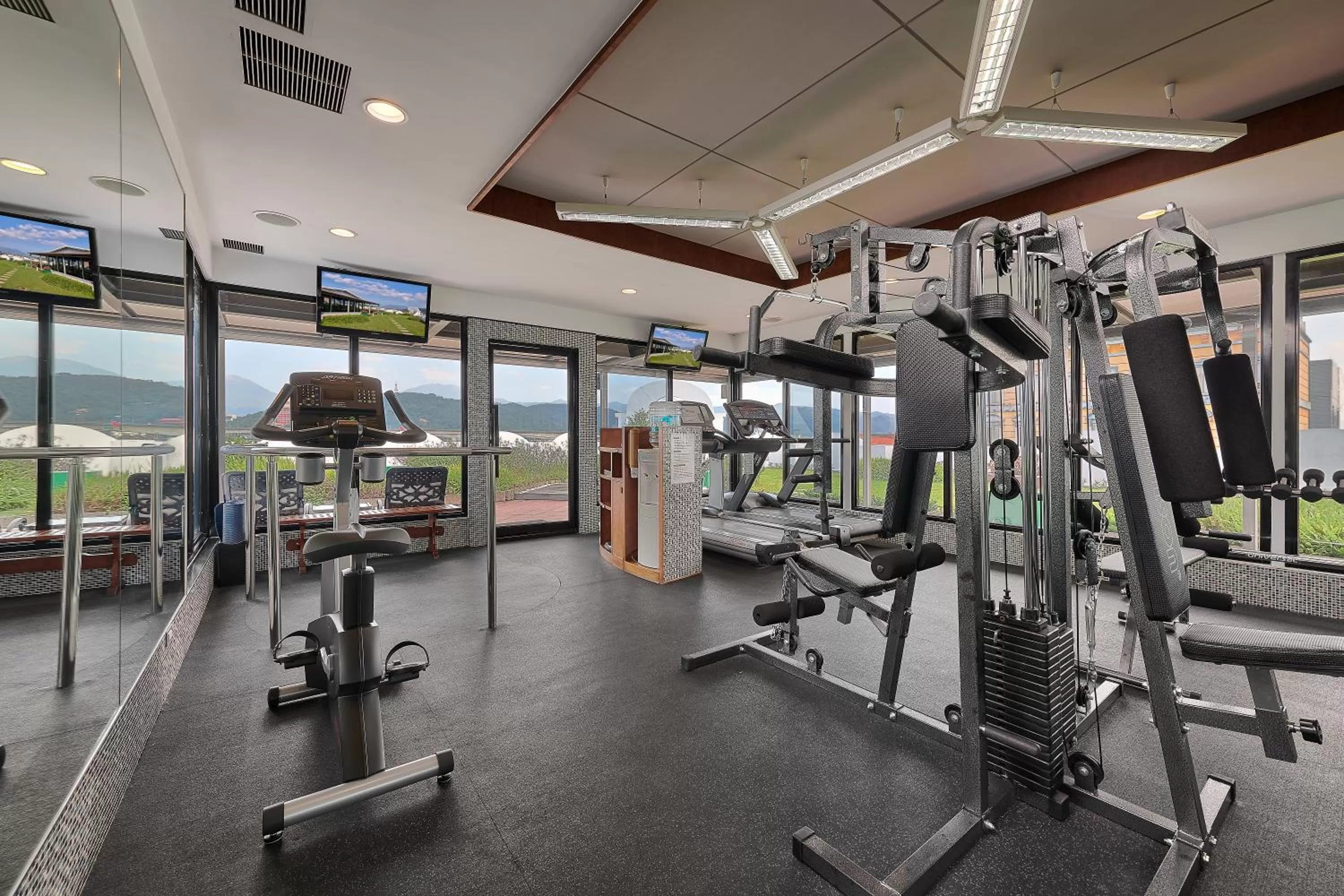 Fitness centre/facilities in The Riviera Hotel Taipei