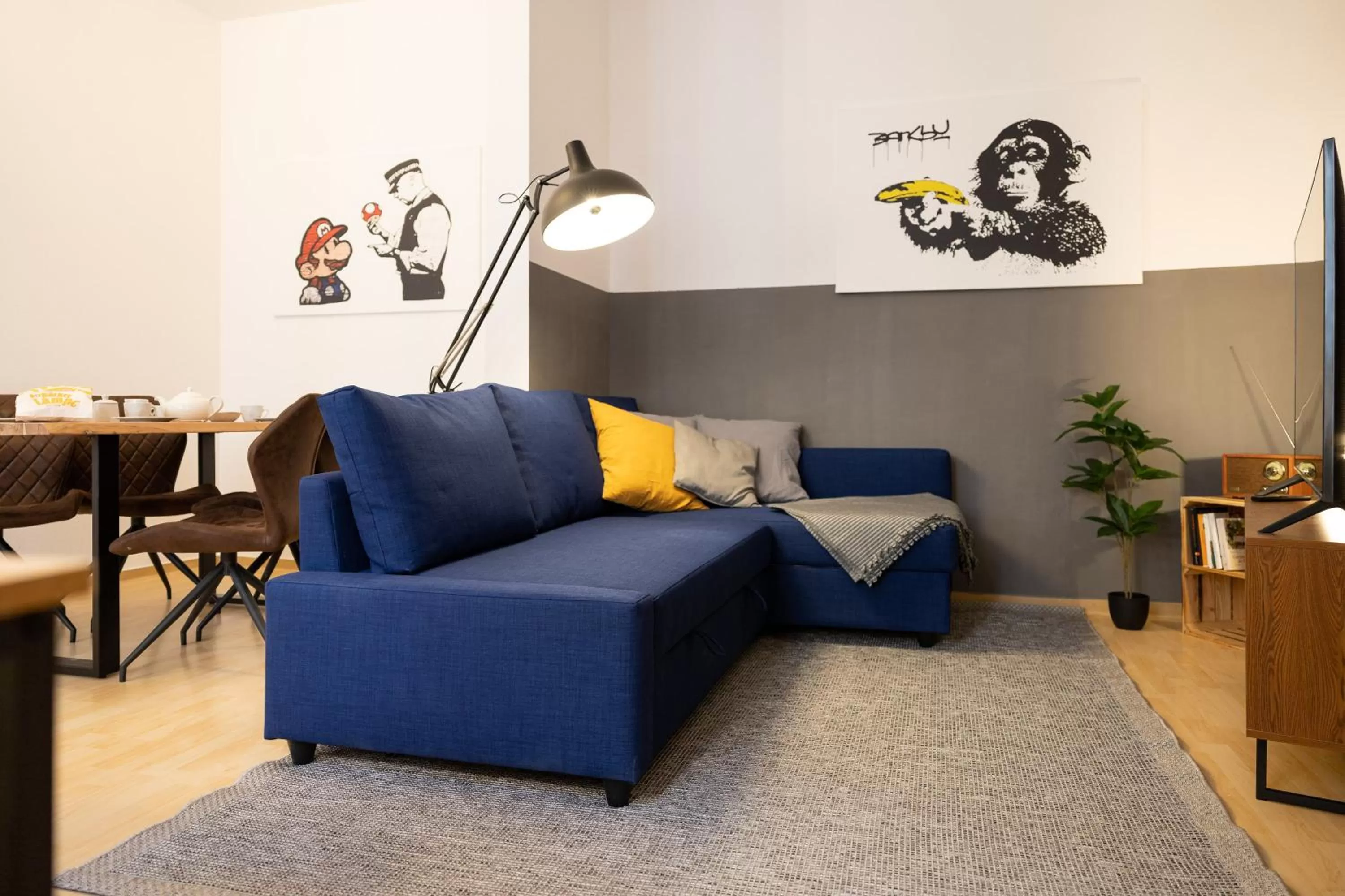 Living room, Seating Area in Ko-Living Space an der Oper - Street Art Design Apartments