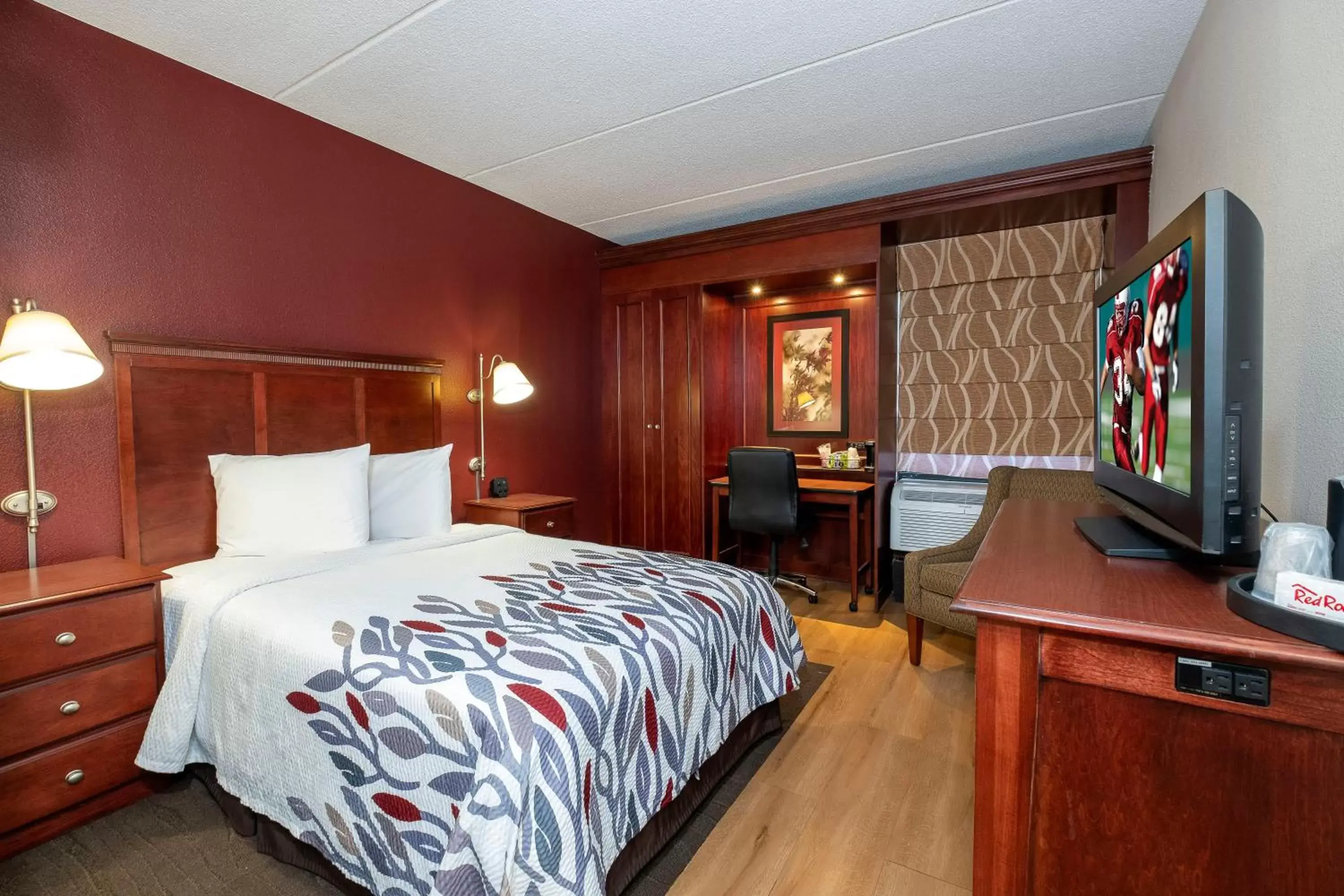 Superior King Room Smoke Free in Red Roof Inn Meriden Superior King Room Smoke Free in Red Roof Inn Meriden