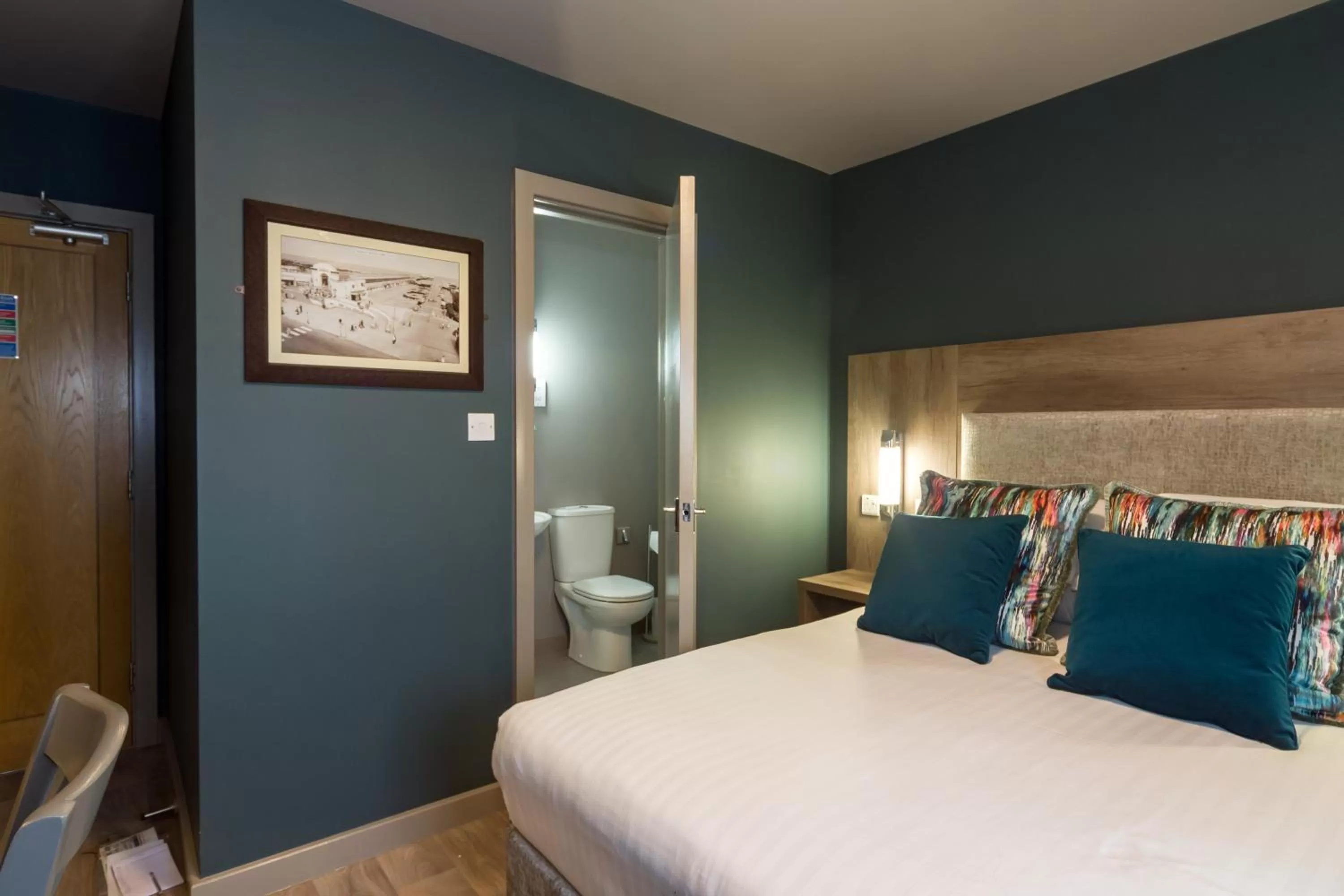 Bedroom, Bed in Hotel No 8