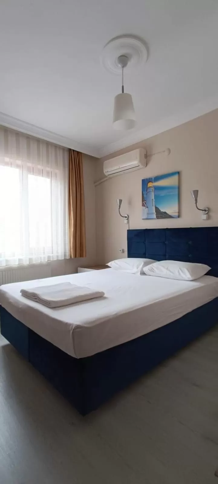 TV and multimedia, Bed in Hotel Crowded House