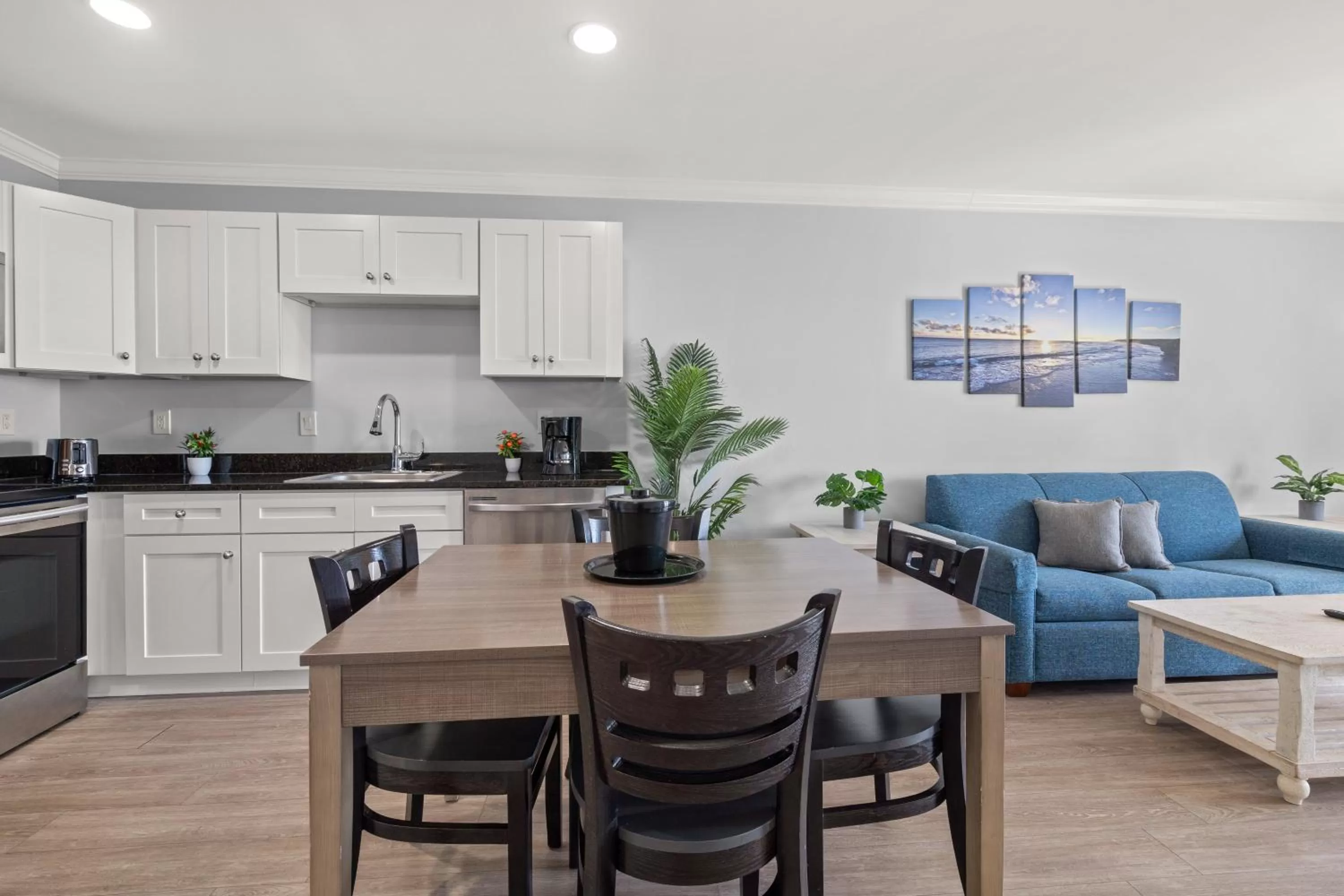 Dining area in Ocean Escape Condos