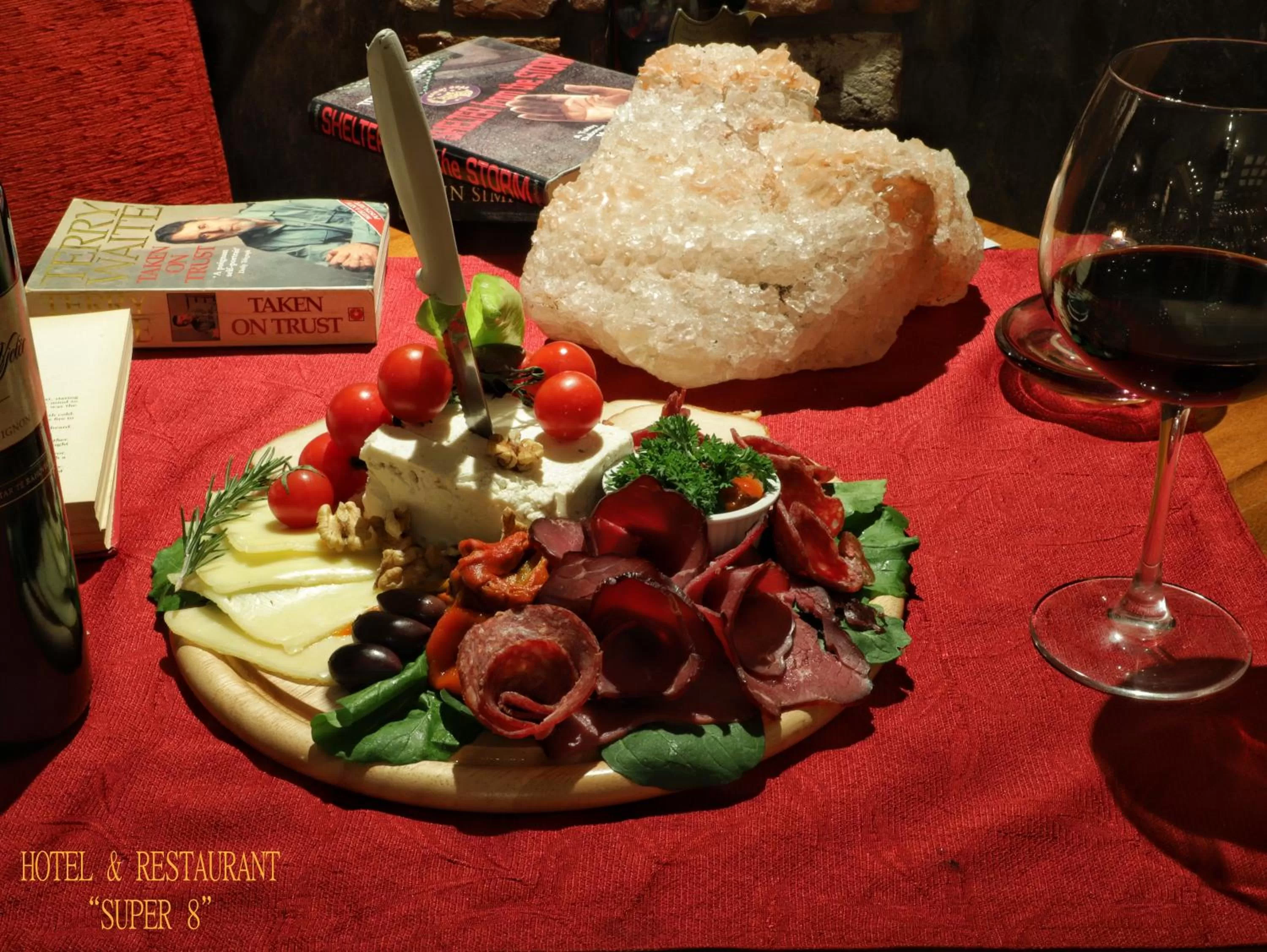 Restaurant/places to eat in Hotel Super 8