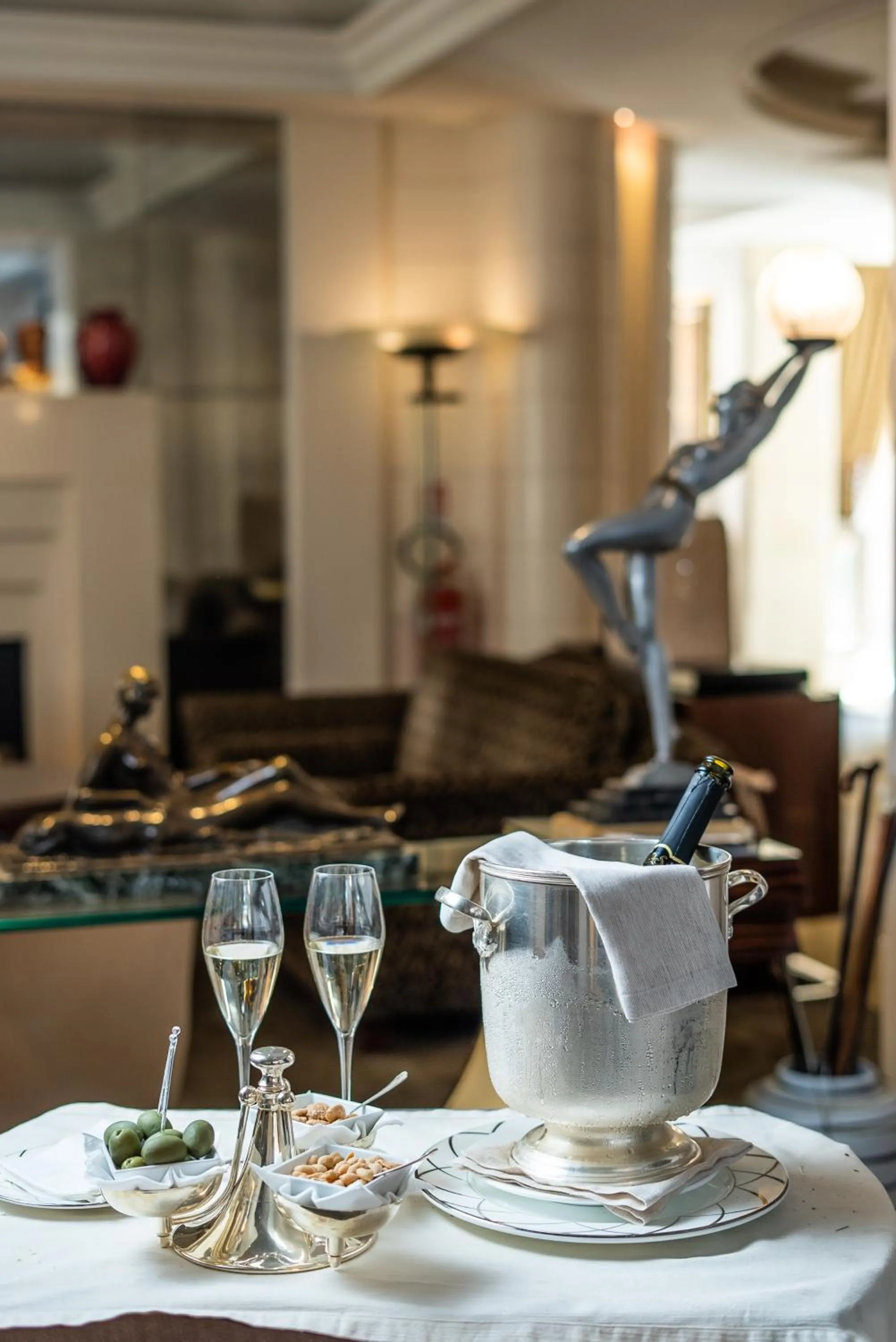 Communal lounge/ TV room in Hotel Lord Byron - Small Luxury Hotels of the World