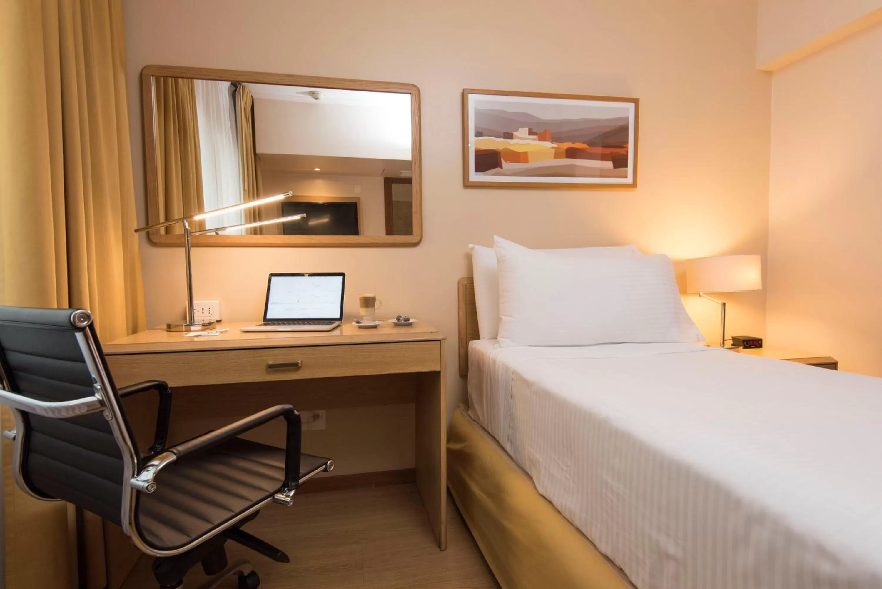 Photo of the whole room, Bed in Holiday Inn Montevideo by IHG