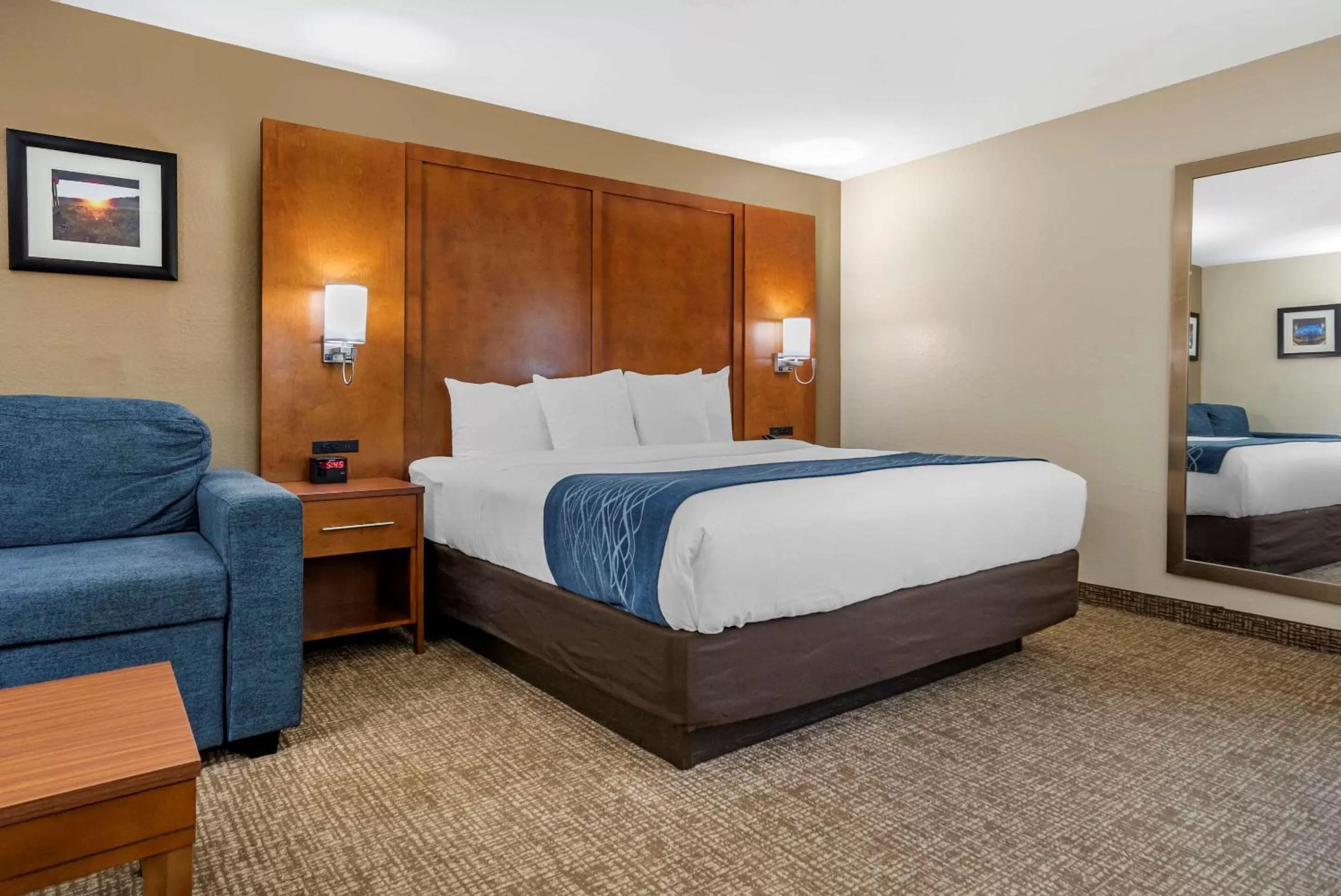 Photo of the whole room, Bed in Comfort Inn Birmingham - Irondale