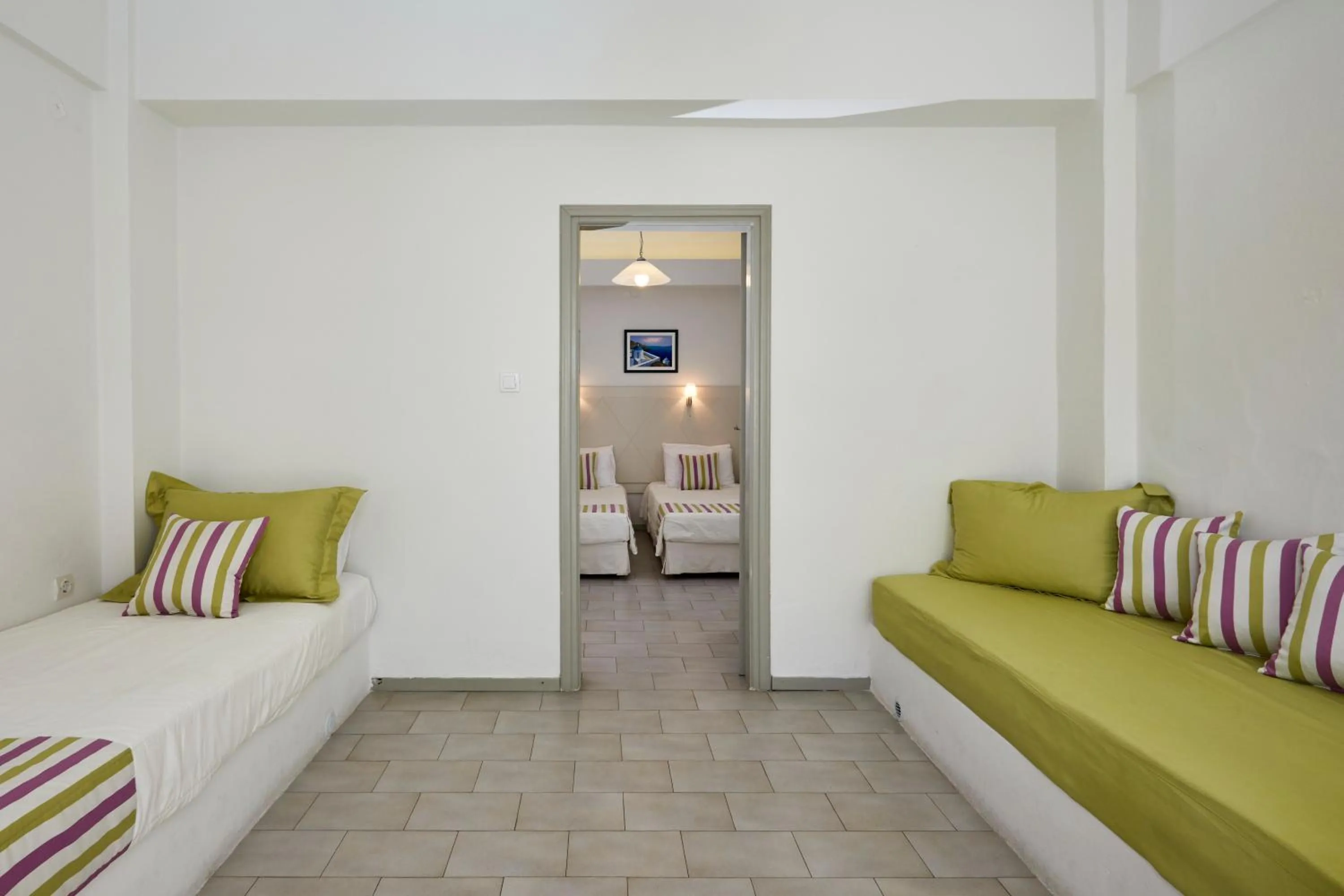 Time of day, Bed in Nissos Thira