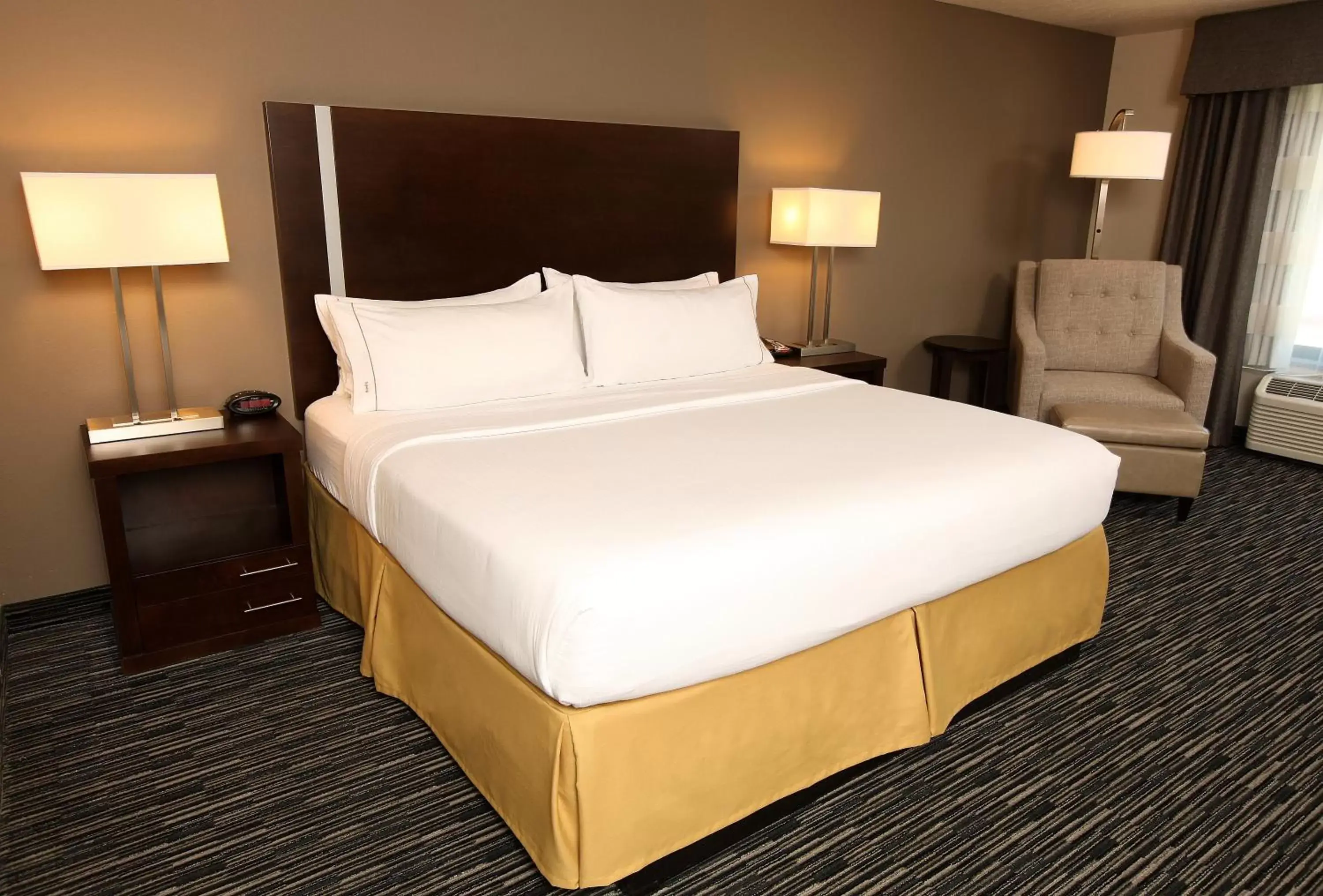 King Suite - Disability Access with Bath Tub/Non-Smoking in Holiday Inn Express & Suites Omaha South Ralston Arena, an IHG Hotel King Suite - Disability Access with Bath Tub/Non-Smoking in Holiday Inn Express & Suites Omaha South Ralston Arena, an IHG Hotel