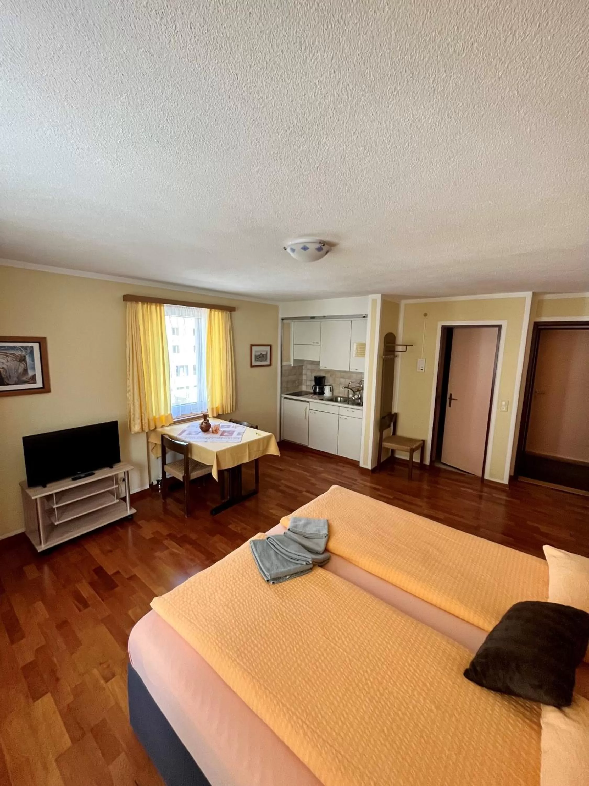 Bedroom, Bed in Hotel Stille