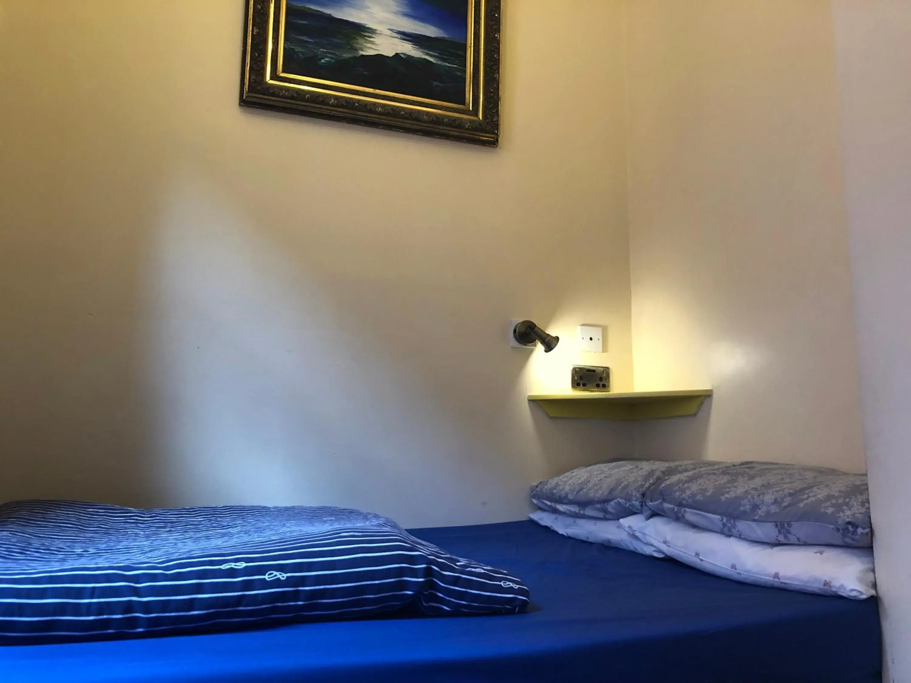 Standard Double Room with Shared Bathroom in High Street Hostel Standard Double Room with Shared Bathroom in High Street Hostel