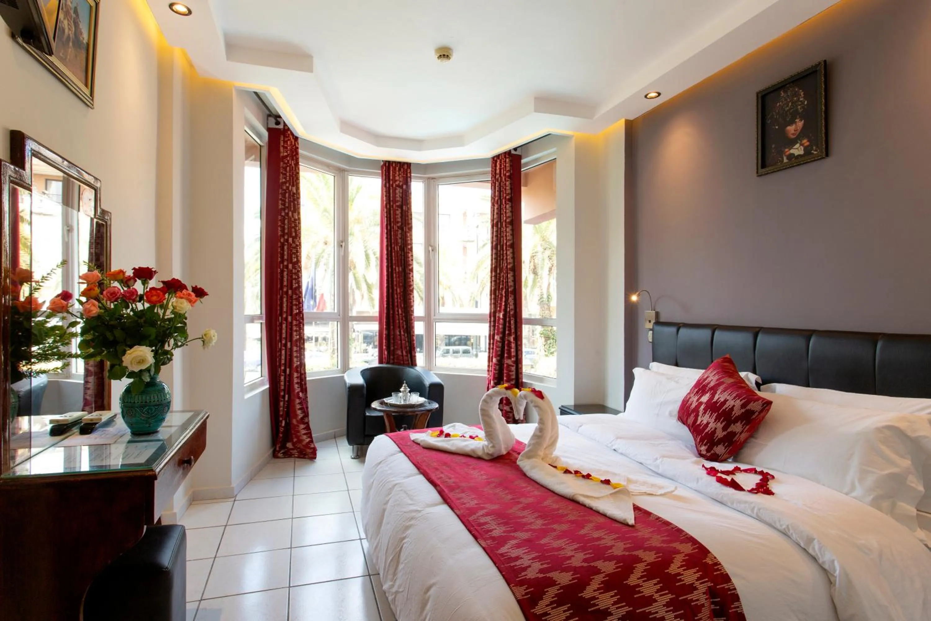 Property building, Bed in Hotel Akabar