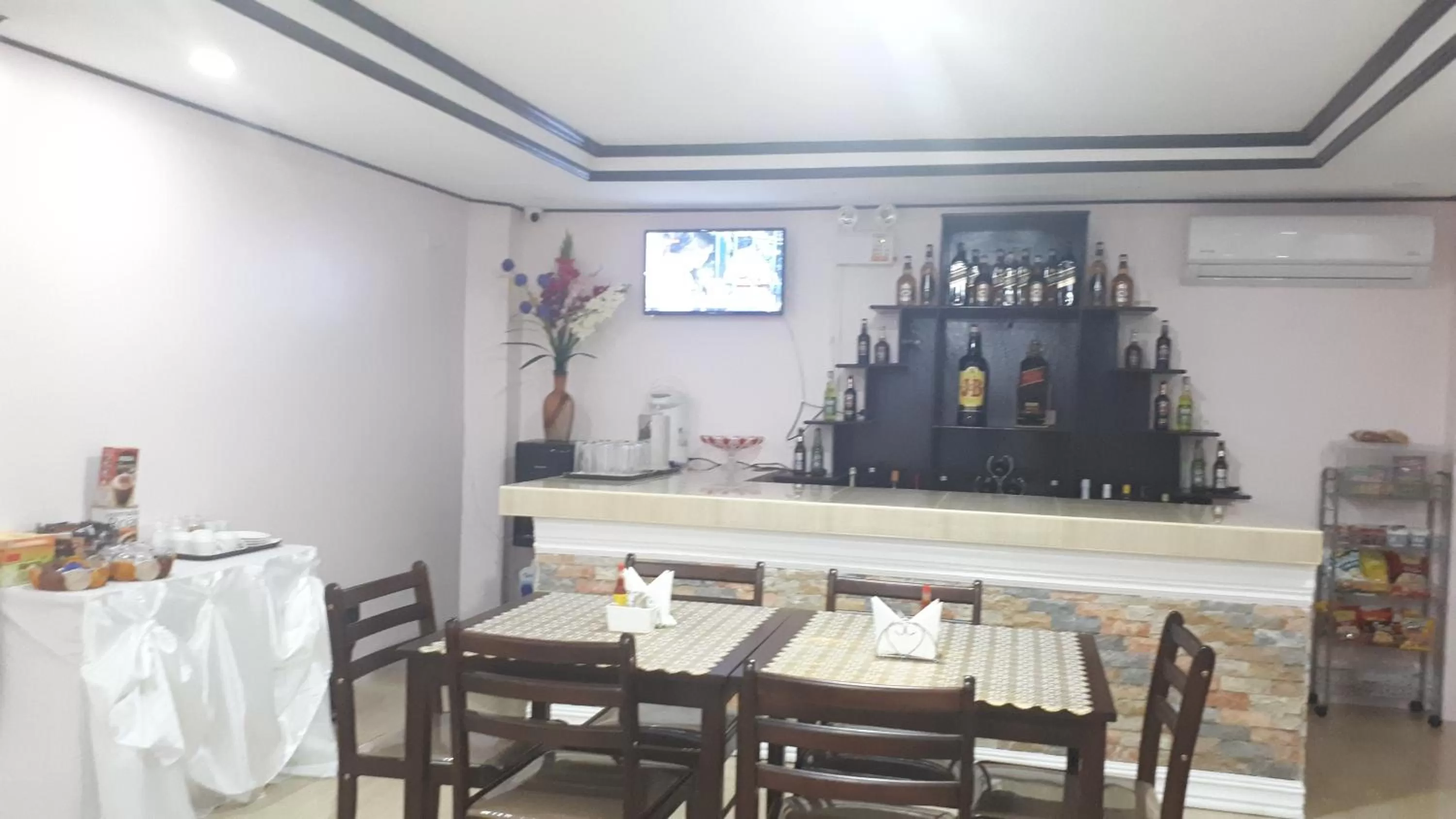 Restaurant/places to eat in Adams View Hotel