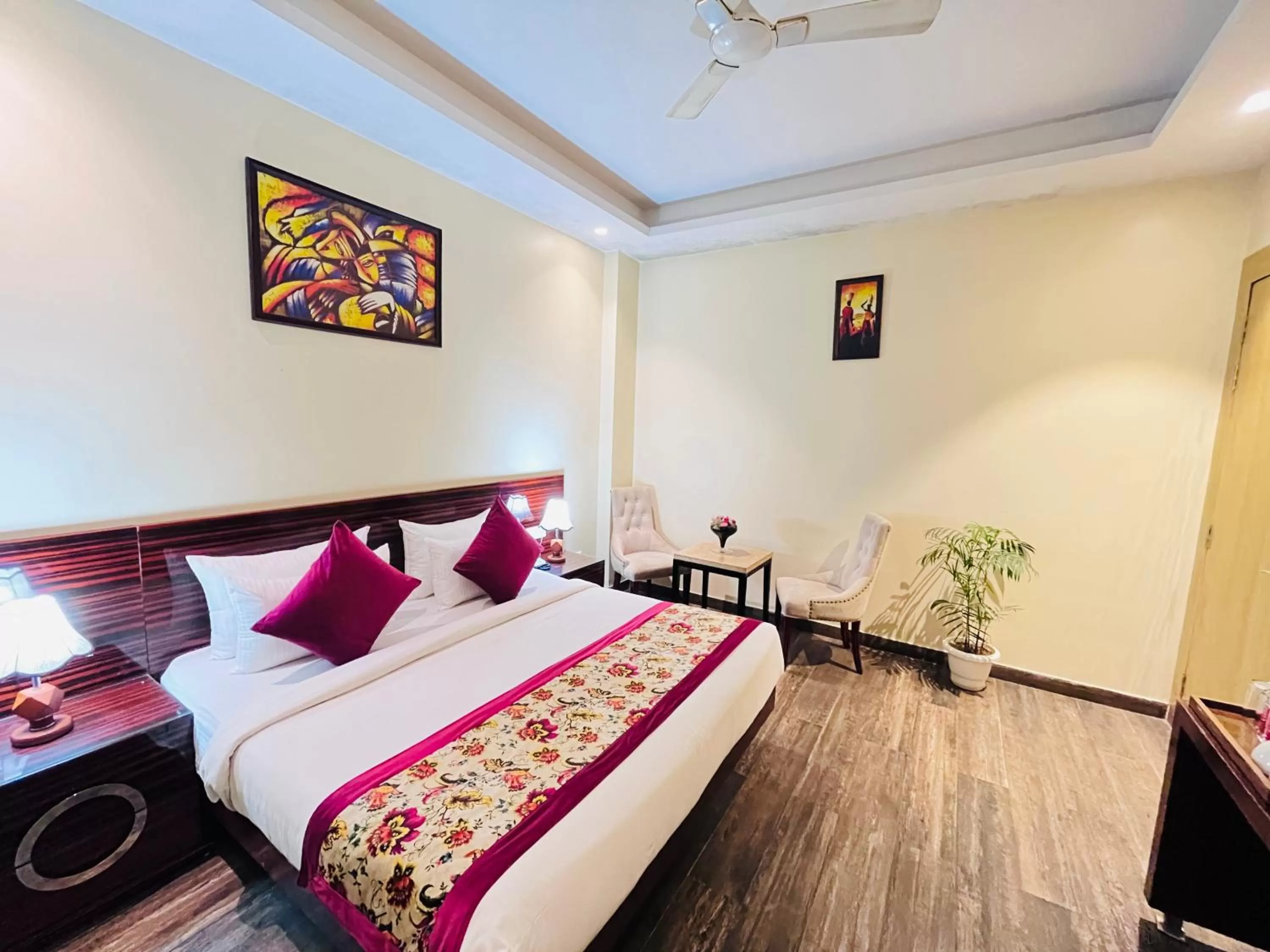 Bedroom, Bed in Hotel Banz near Delhi Airport