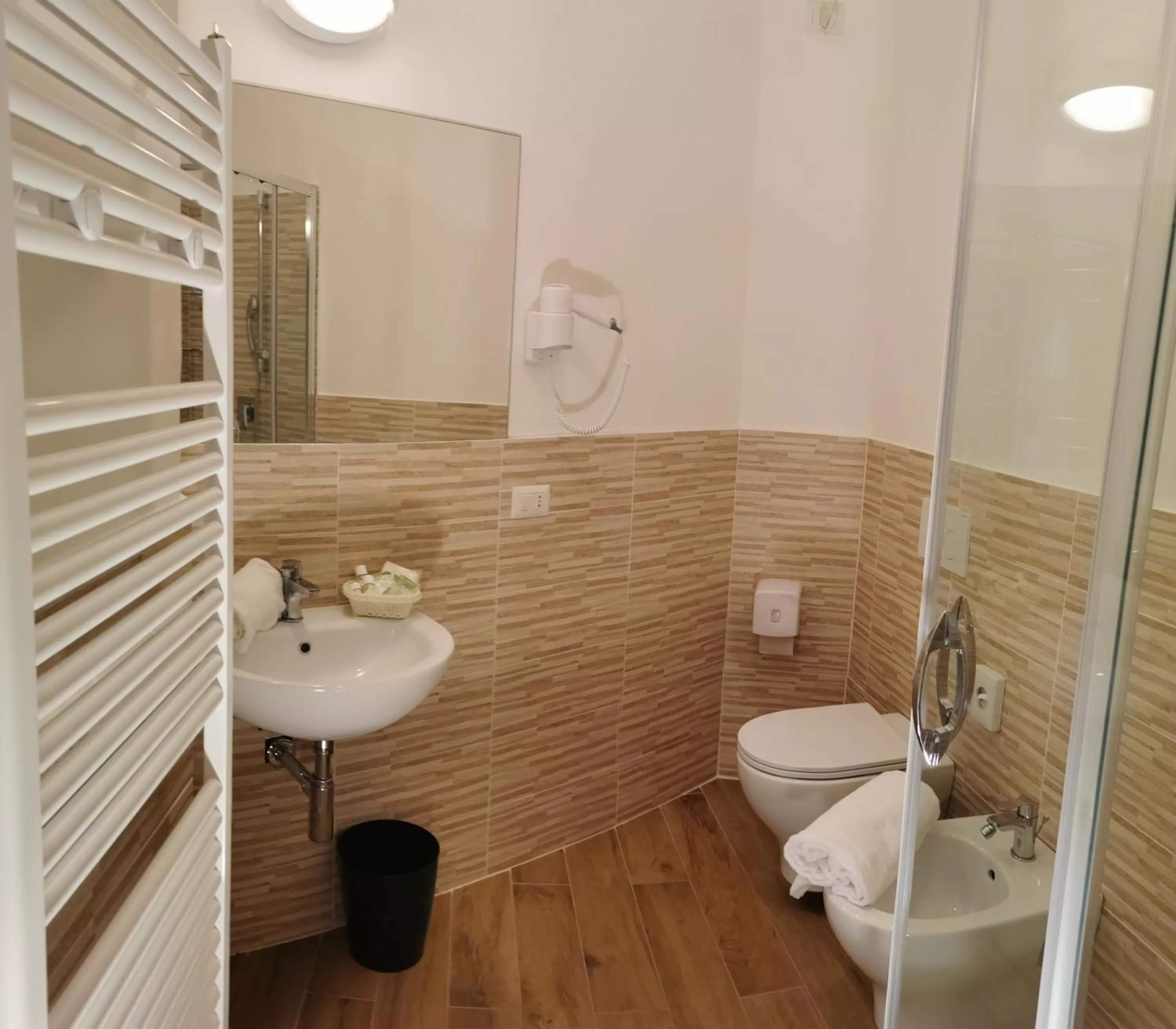 Shower in Hotel San Rufino