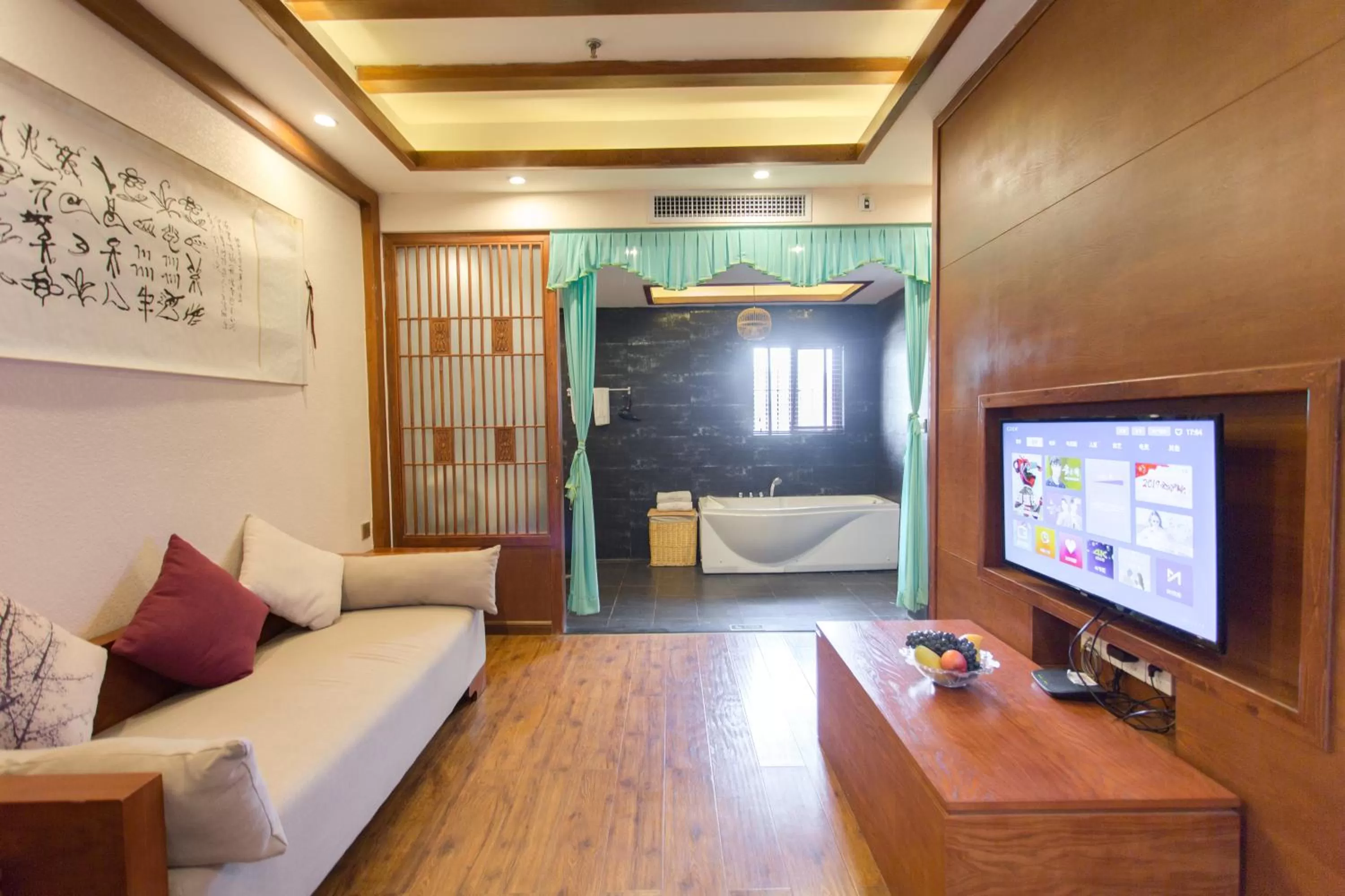 TV/Entertainment Center in Lijiang Gemmer Hotel