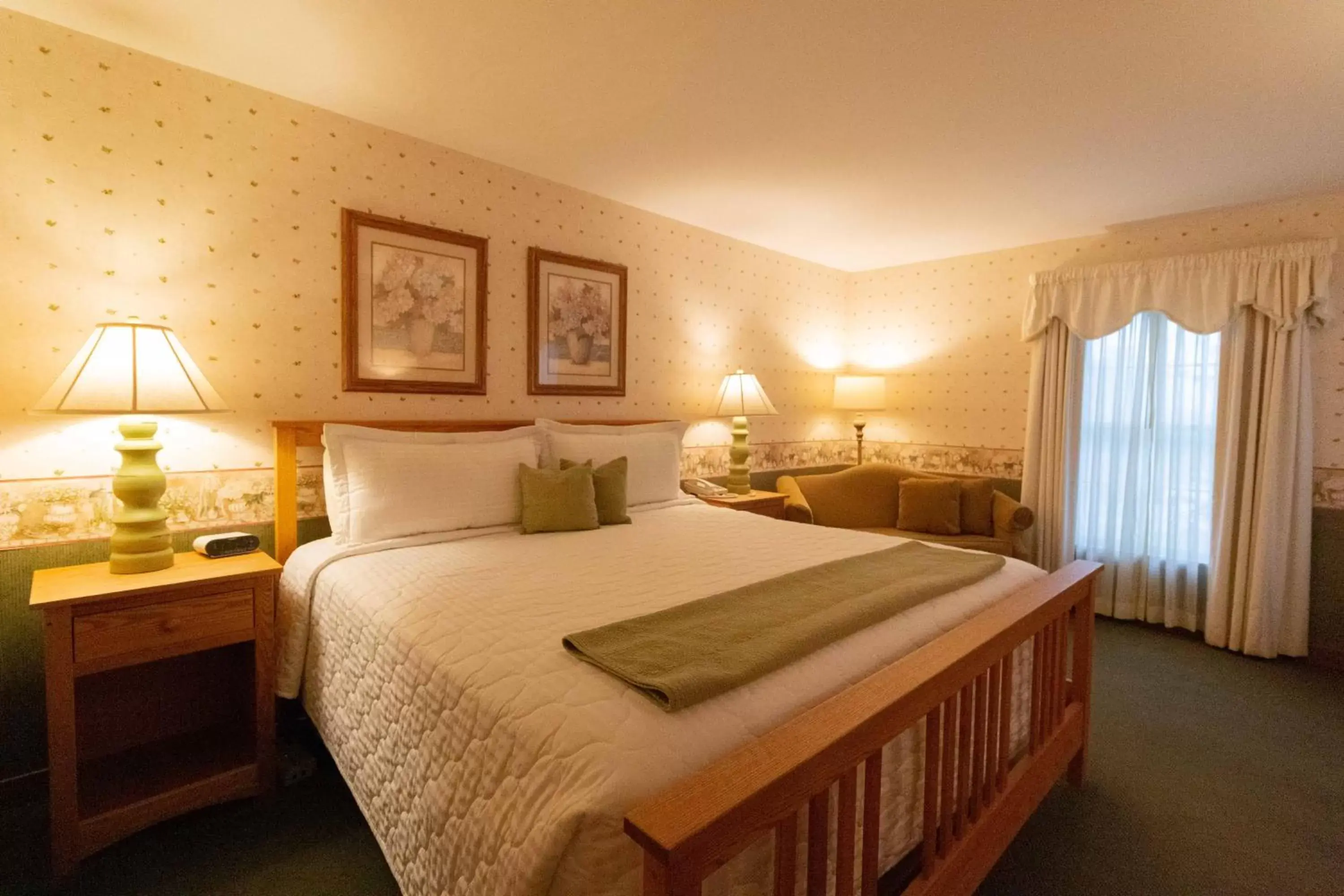 Atrium King Room in Essenhaus Inn & Conf. Center Atrium King Room in Essenhaus Inn & Conf. Center