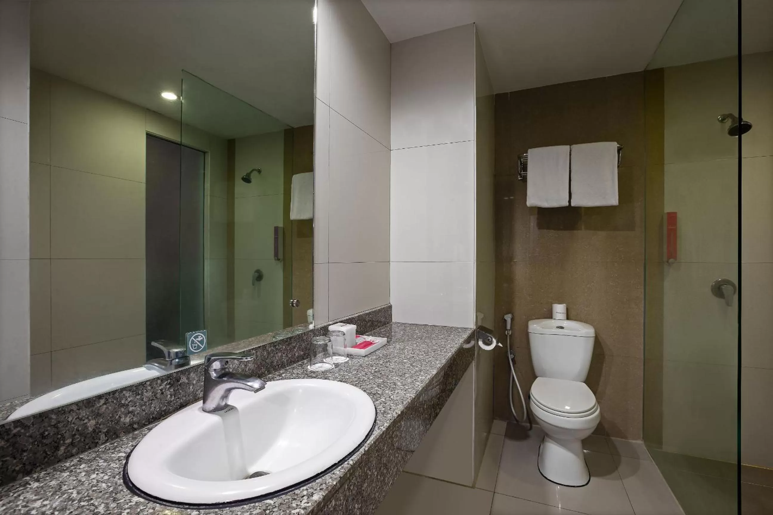 Bathroom in favehotel Simpang Lima - Semarang
