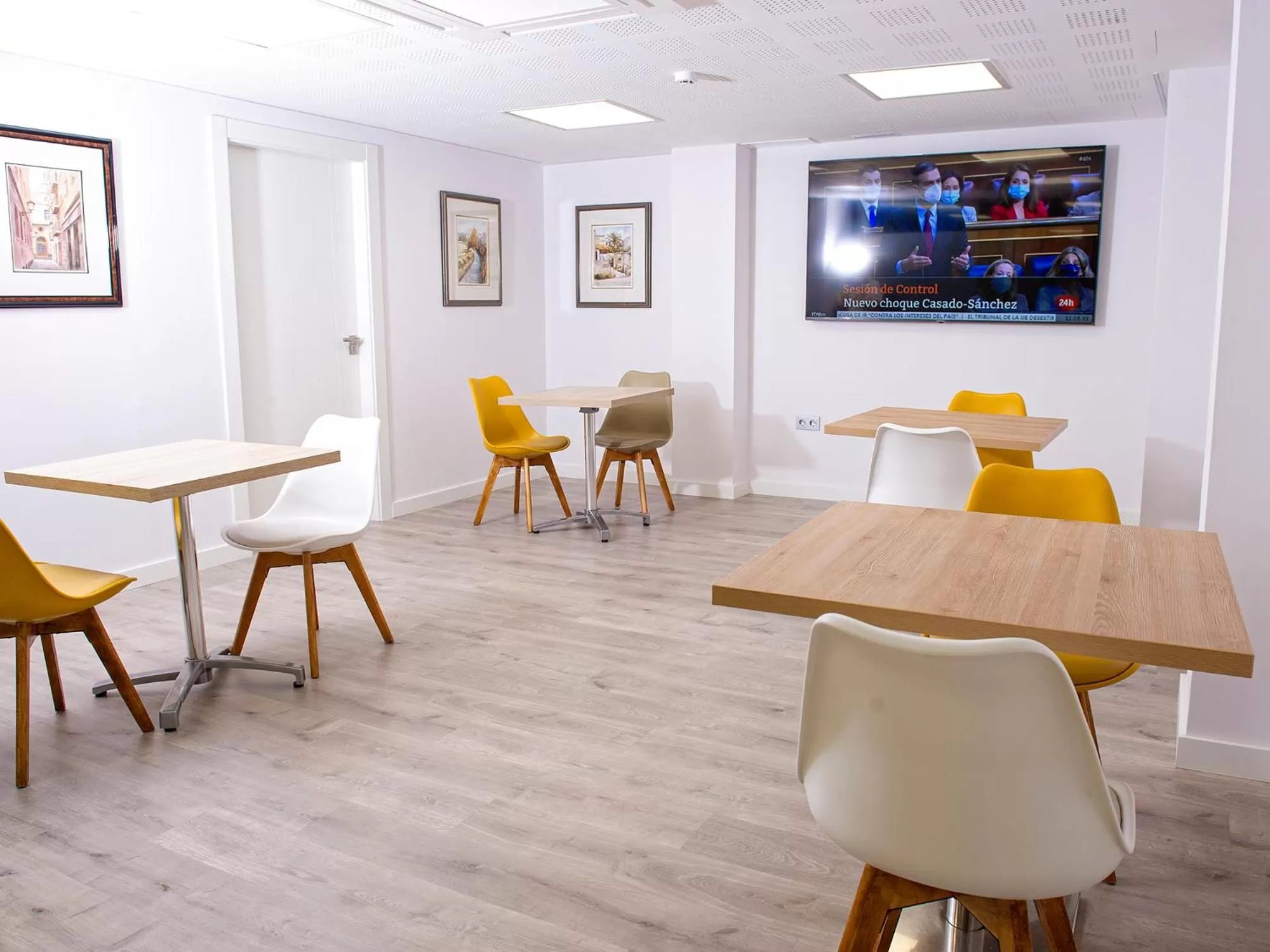 Communal lounge/ TV room in Hotel Azahar