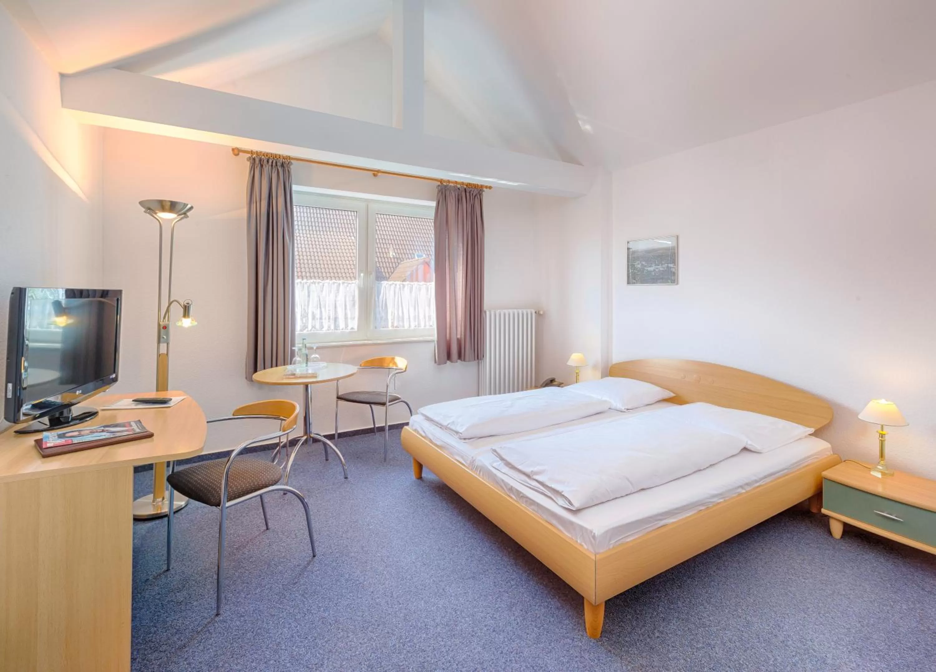 Photo of the whole room, Bed in Hotel zur Börse