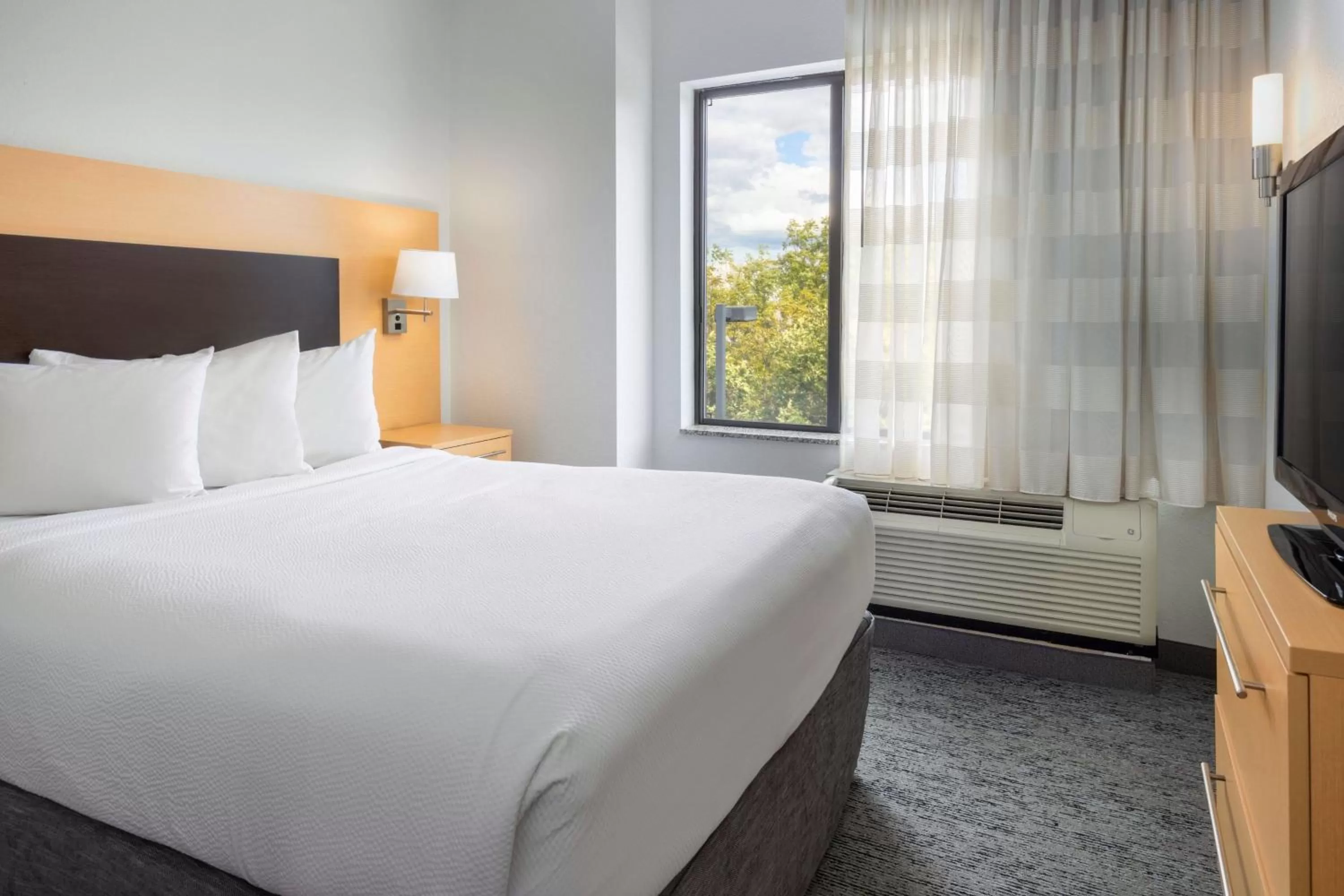 Bedroom, Bed in TownePlace Suites by Marriott York
