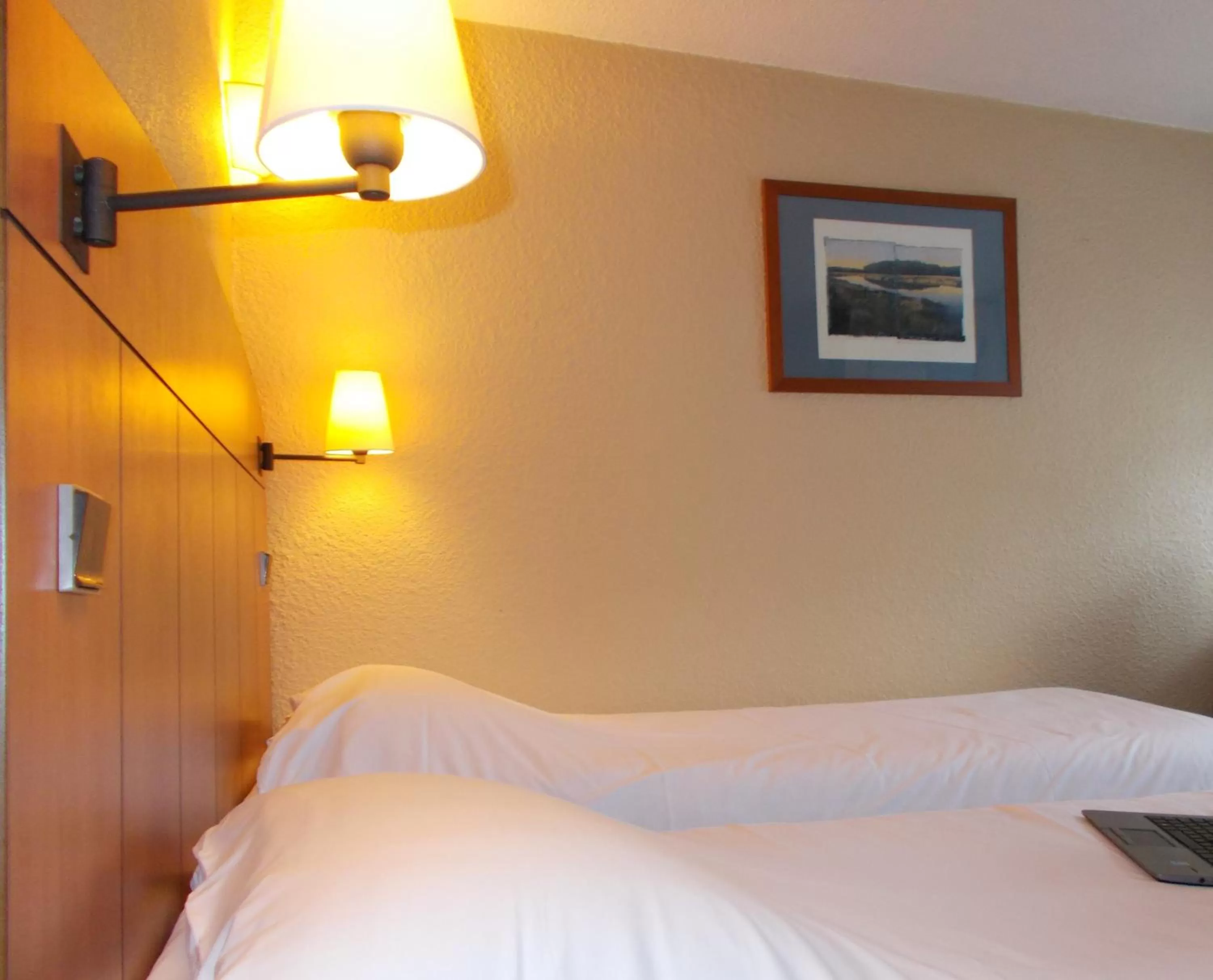 Bedroom, Bed in Kyriad Tarbes Odos