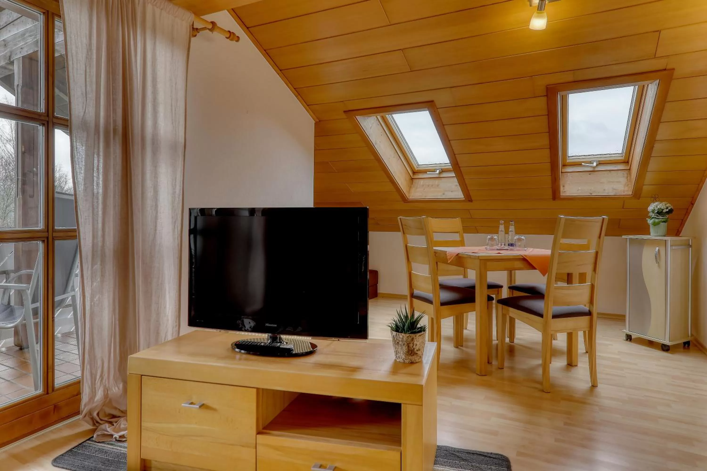 Living room, TV/Entertainment Center in Hotel "Haus am Berg"