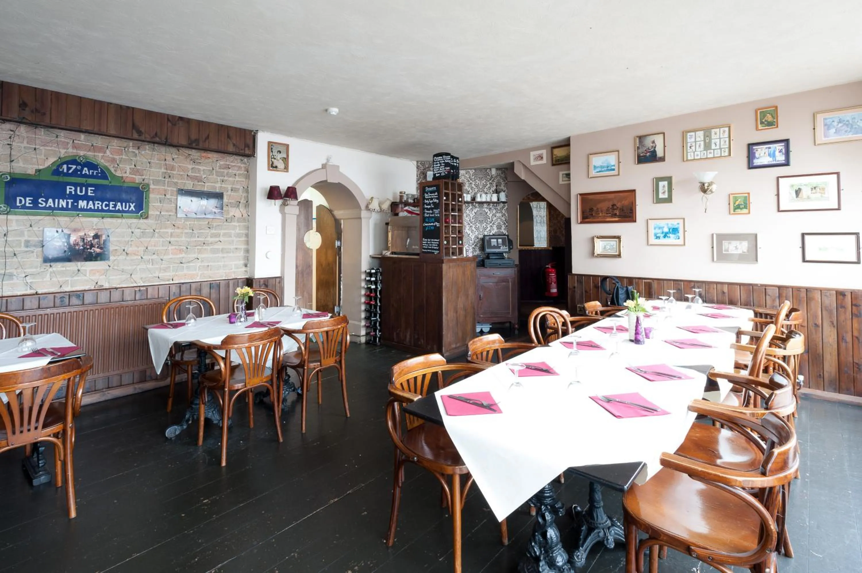 Restaurant/places to eat in Town House Rooms