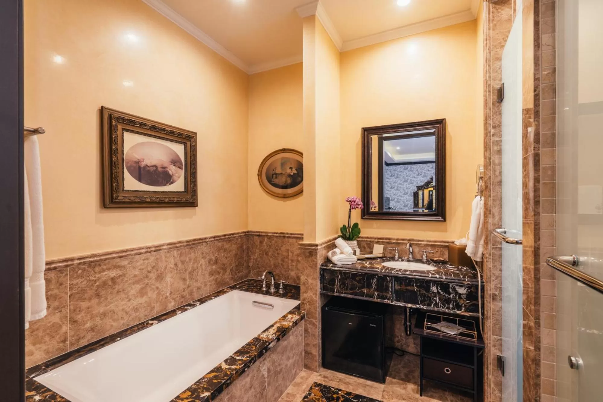 Neighbourgood Sutter Mansion