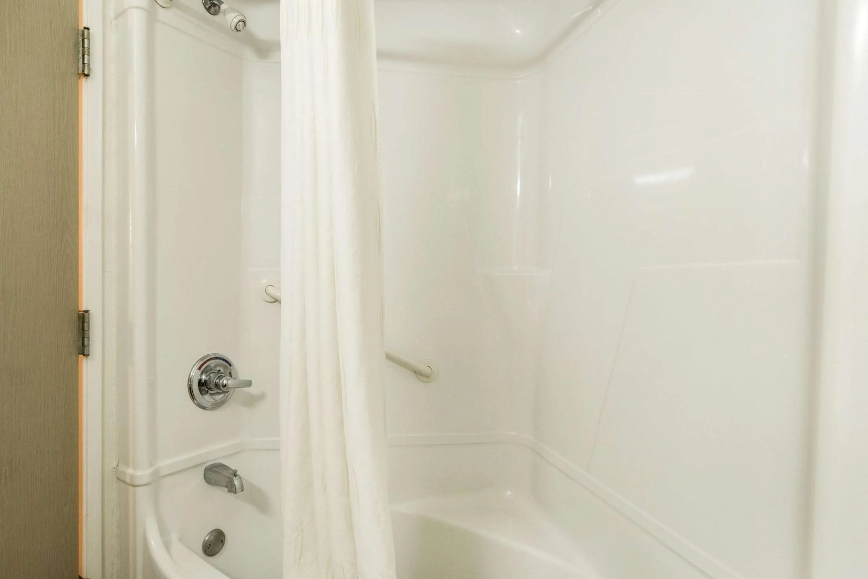 Bathroom in Motel 6-Newport, TN