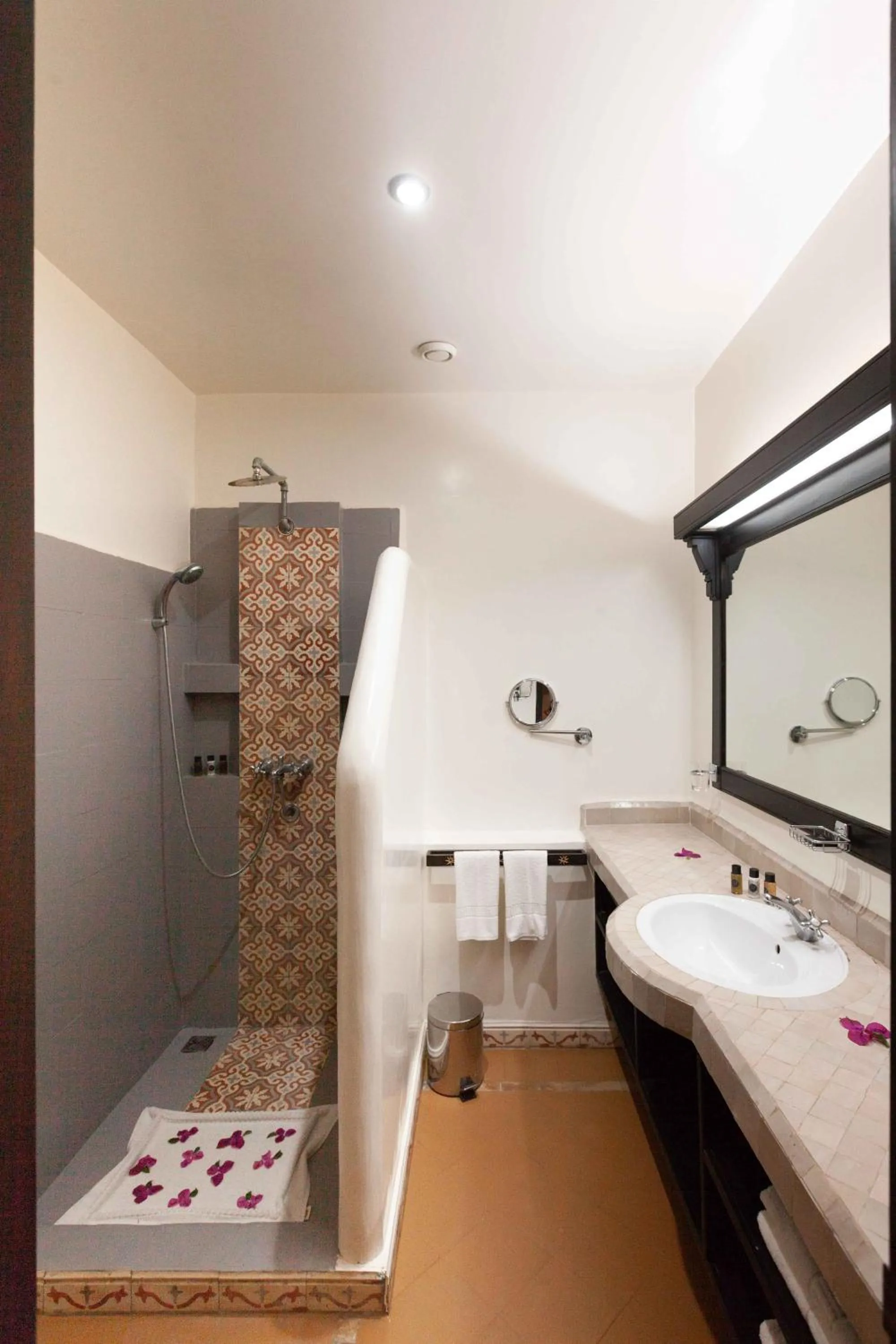 Bathroom, Bed in Borjs Hotel Suites & Spa