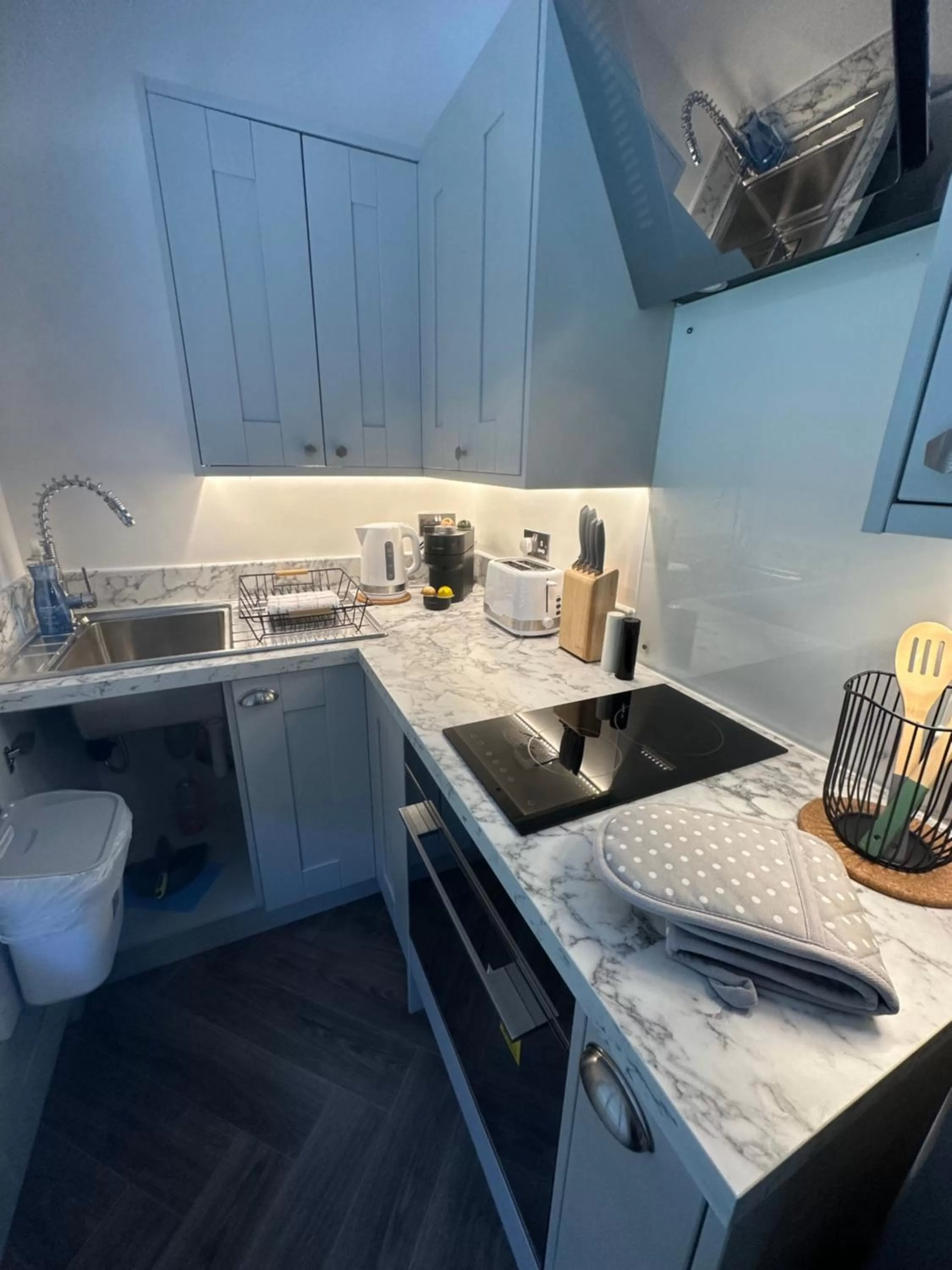 Kitchen/Kitchenette in Boutique Nights