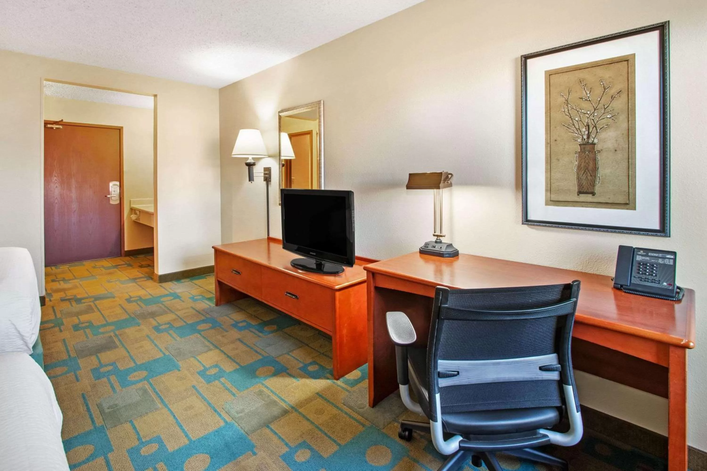 Photo of the whole room in La Quinta by Wyndham Albuquerque Journal Ctr NW