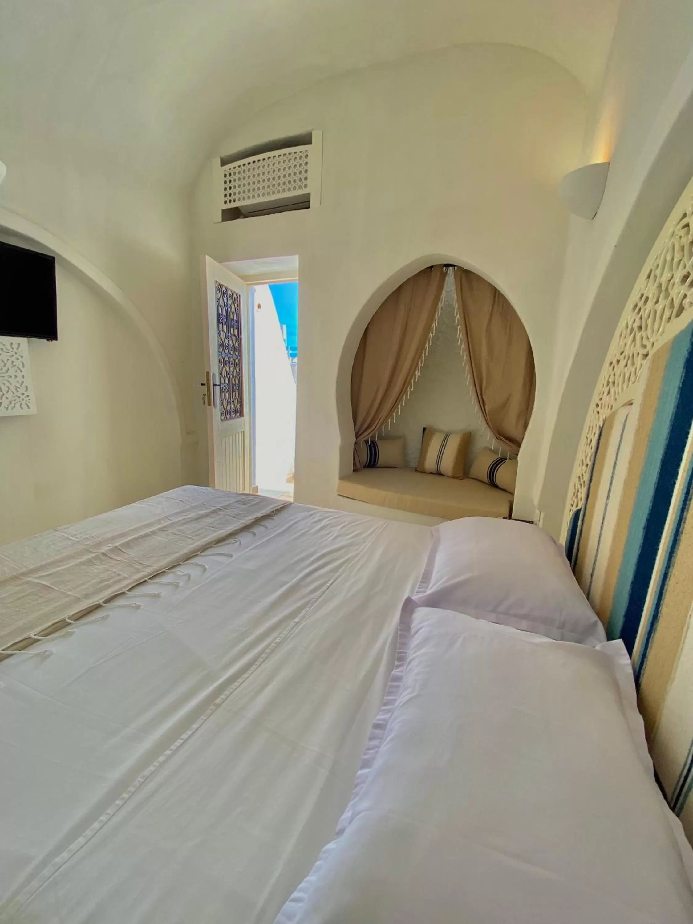 Bed in Hôtel Djerba Authentique - Au centre de Midoun