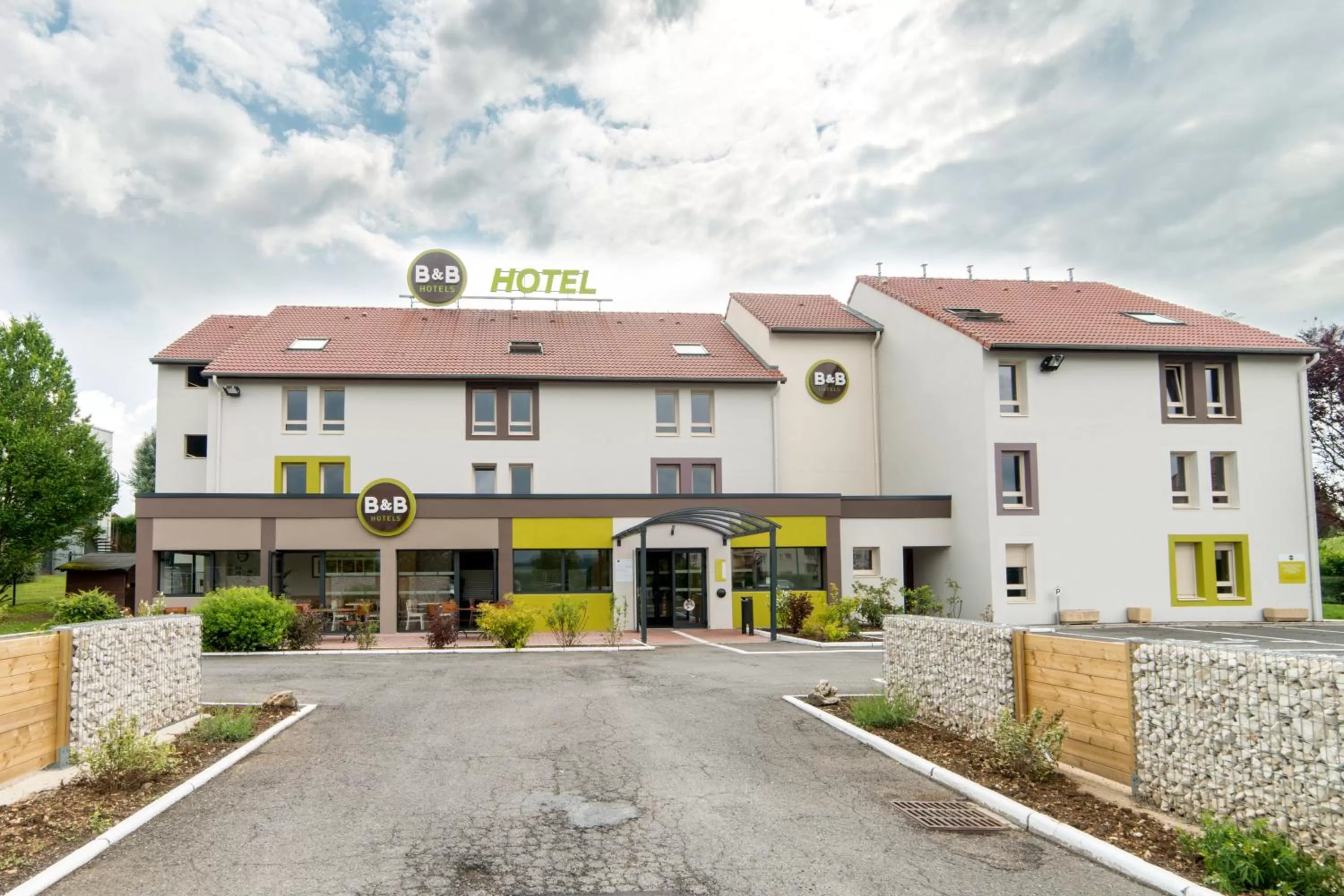 Facade/entrance in B&B HOTEL Verdun