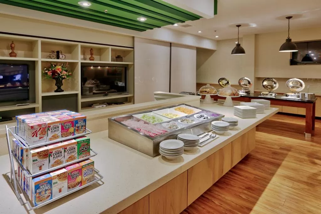 Restaurant/places to eat in Holiday Inn Roswell by IHG