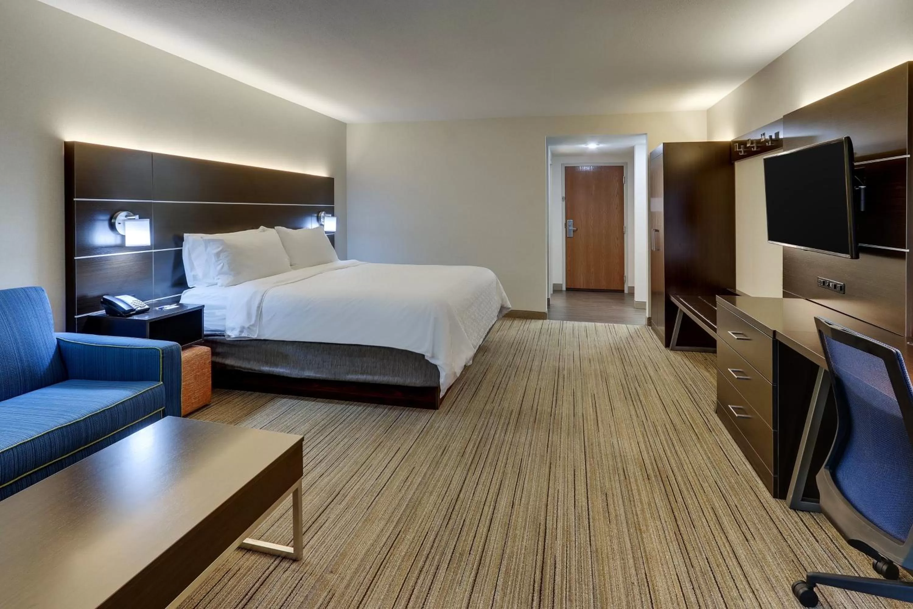 Photo of the whole room, Bed in Holiday Inn Express & Suites Troy by IHG