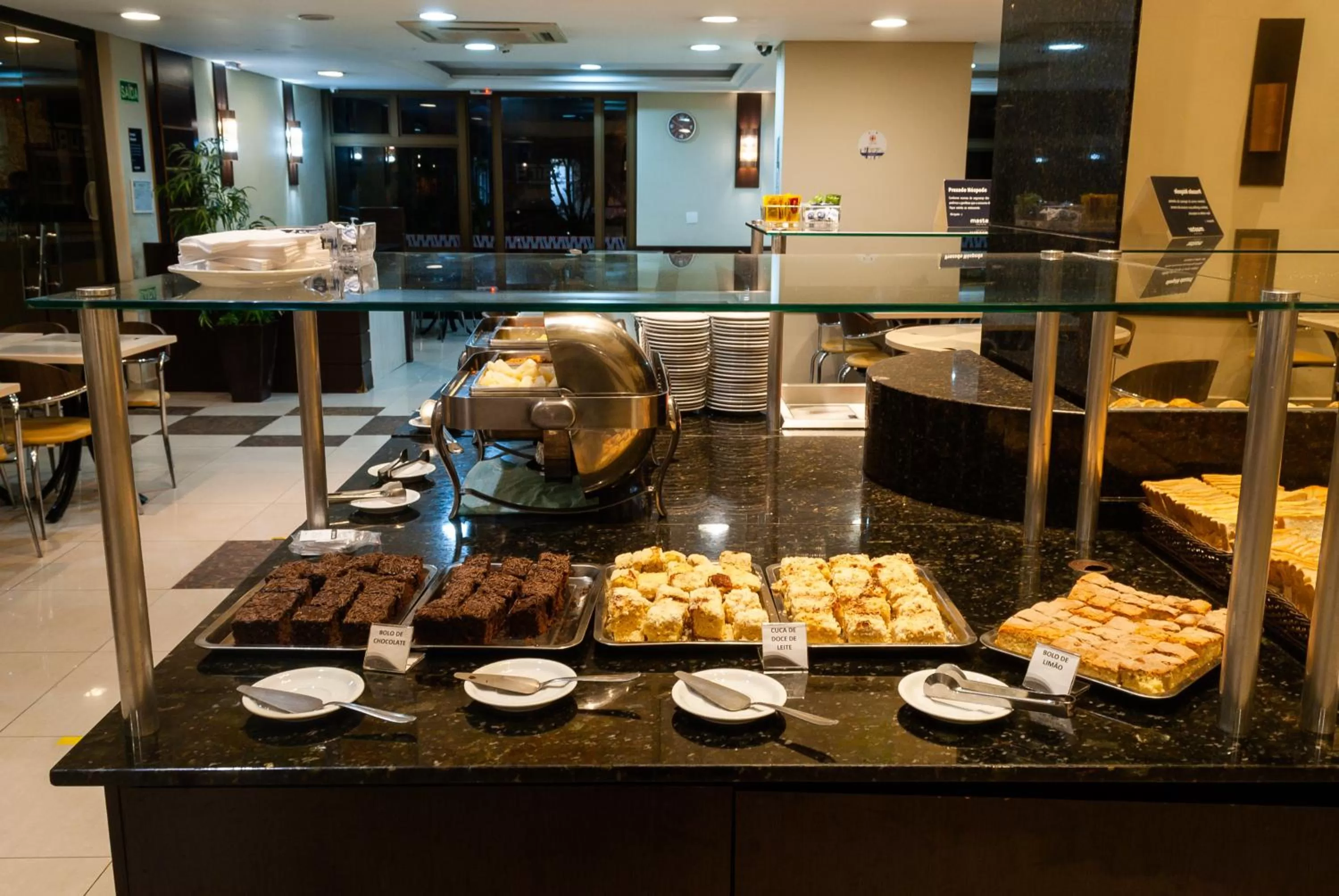 Breakfast in Master Curitiba Hotel - 1,6 km do Estádio Couto Pereira - Show