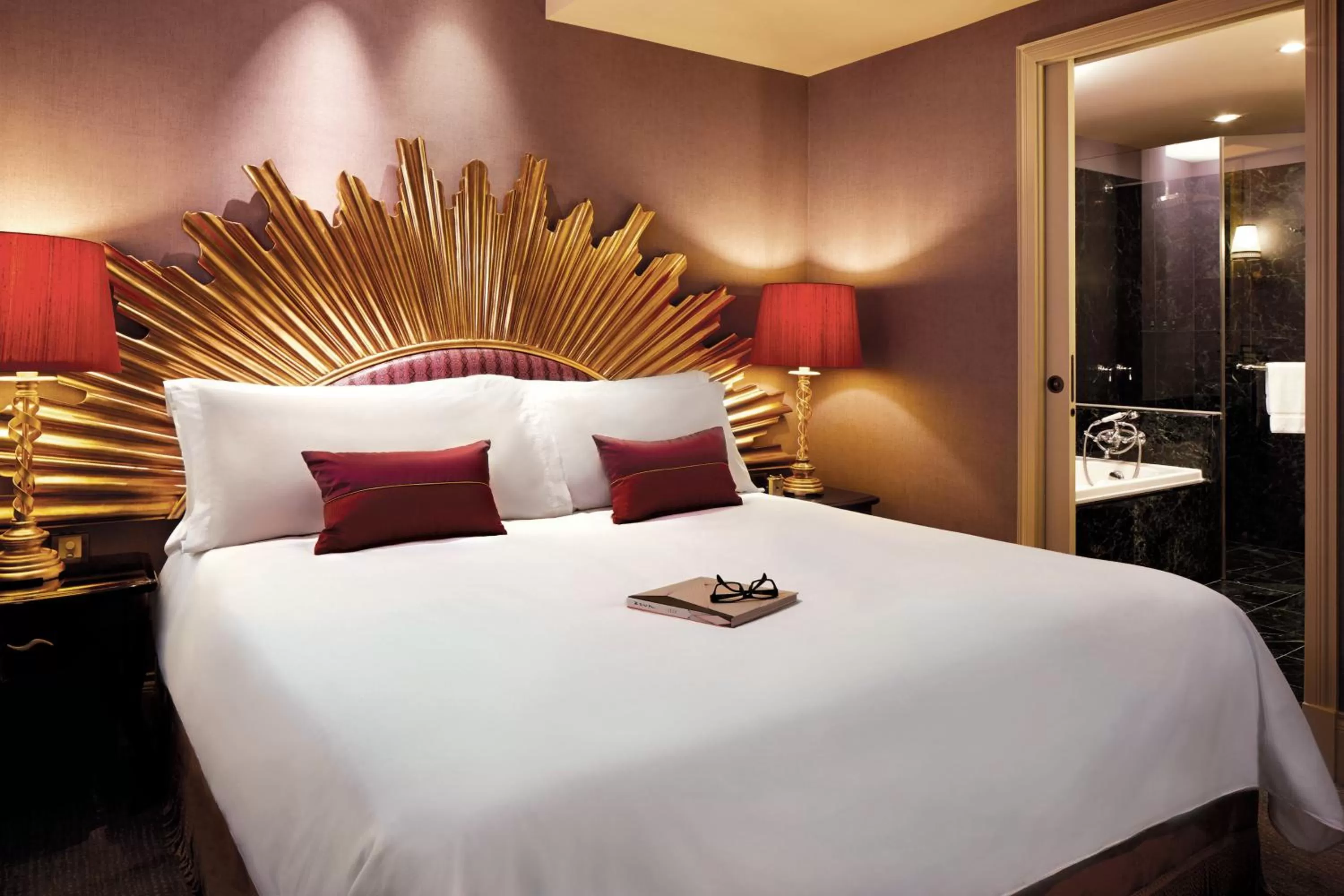Bed in Aurum Royal