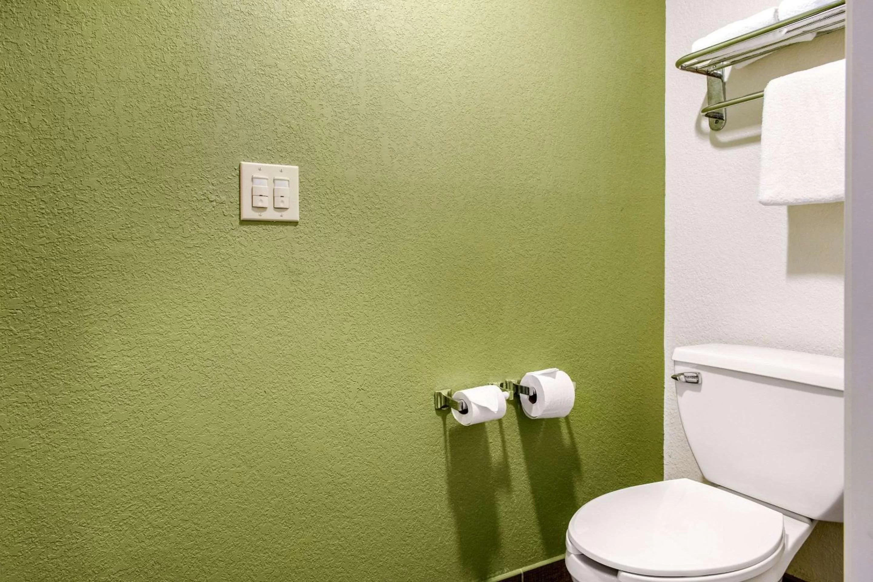 Bathroom in Sleep Inn & Suites Columbus South