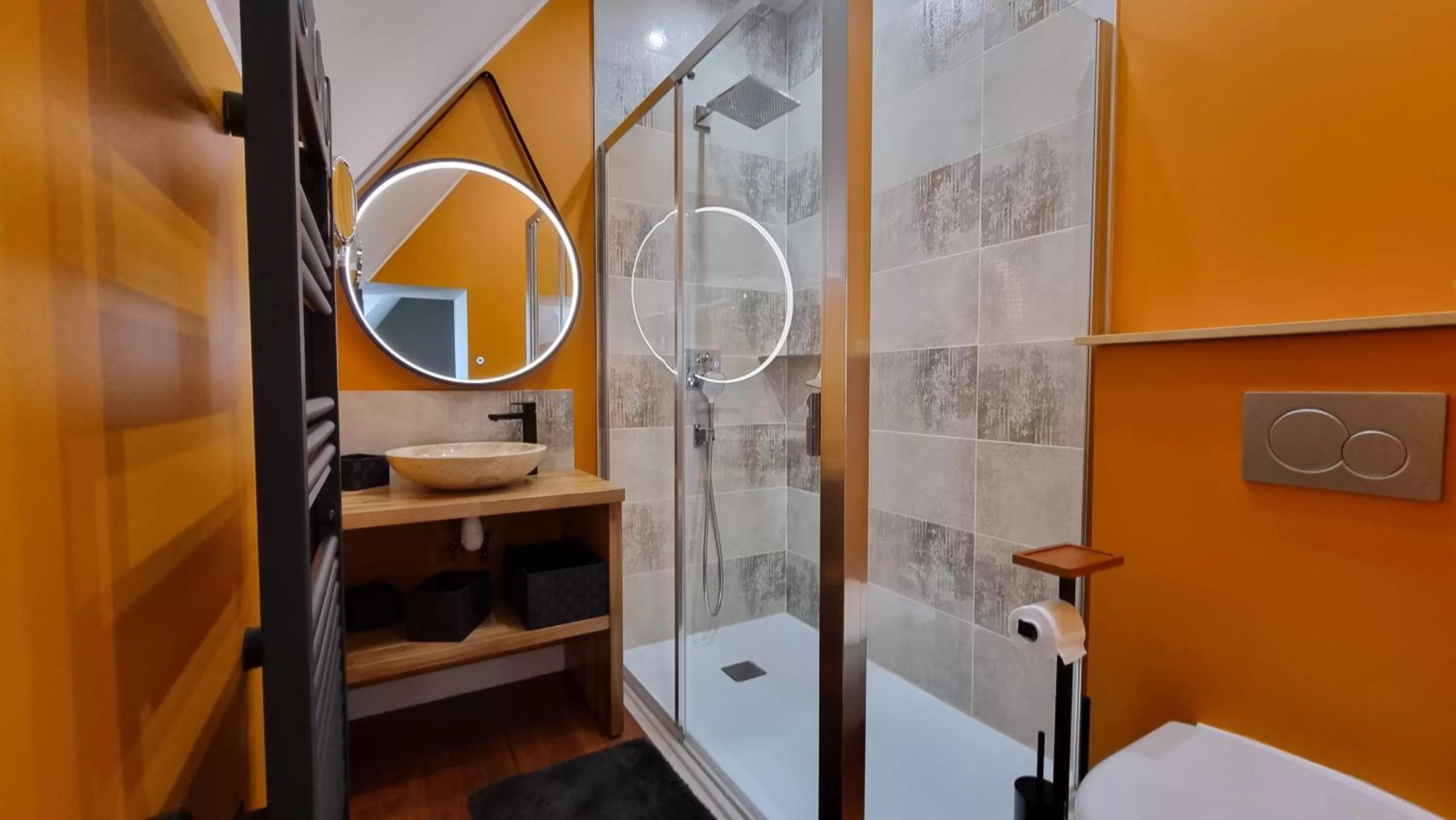 Shower, Bathroom in Le Manoir de Menglieu