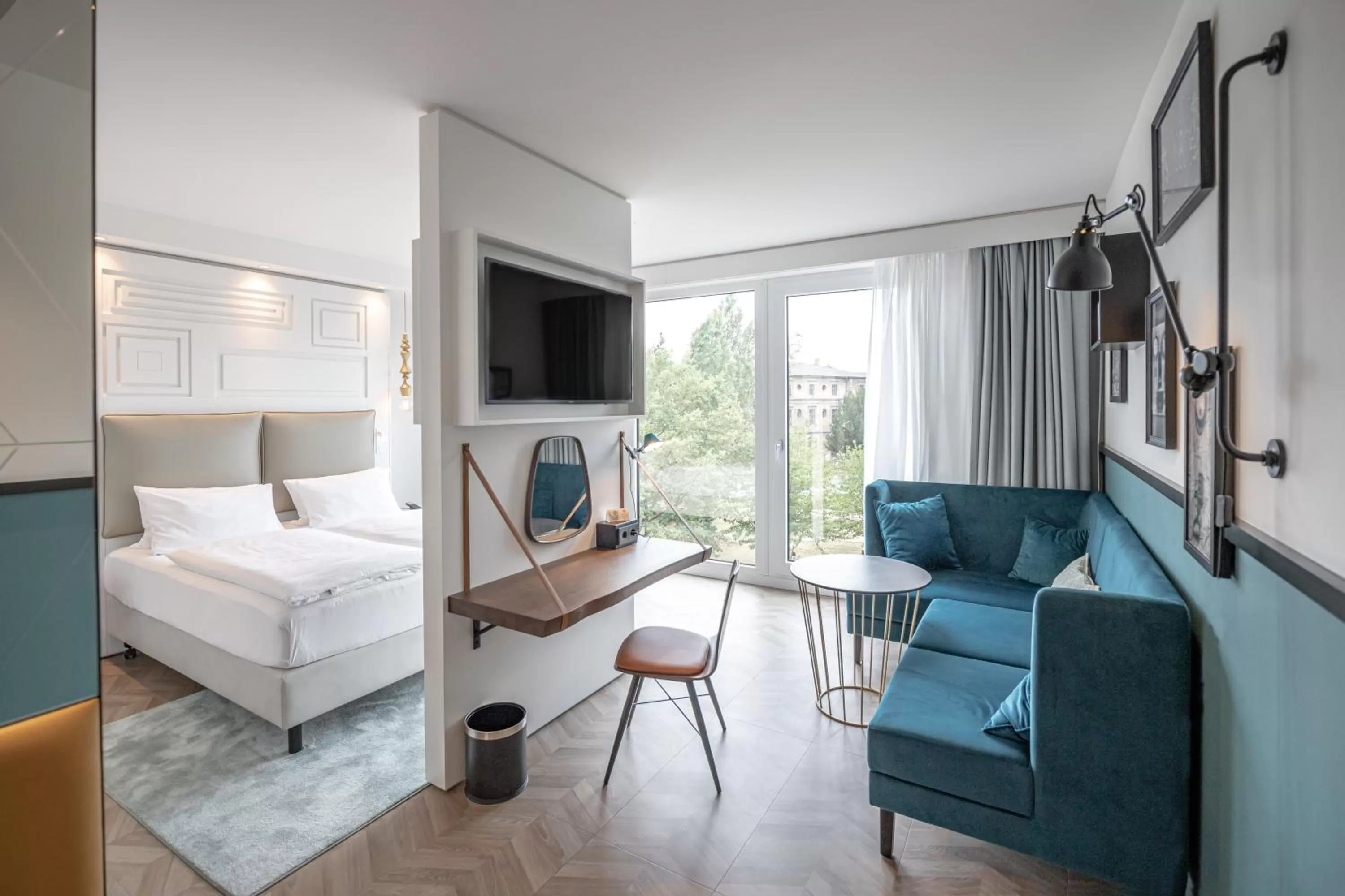 Communal lounge/ TV room, Bed in Hotel Indigo Dresden - Wettiner Platz by IHG