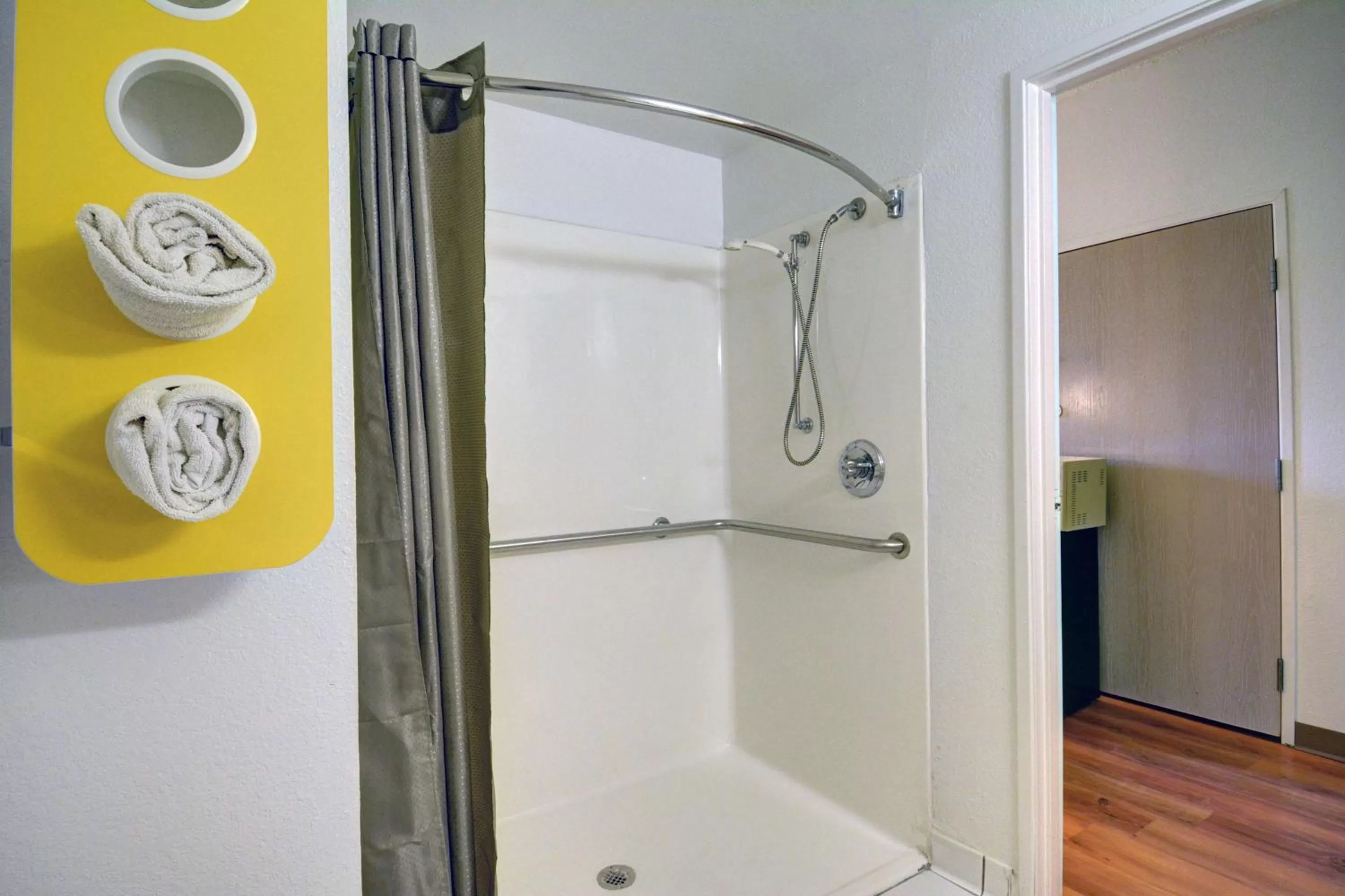 Photo of the whole room in Motel 6-Denison, TX