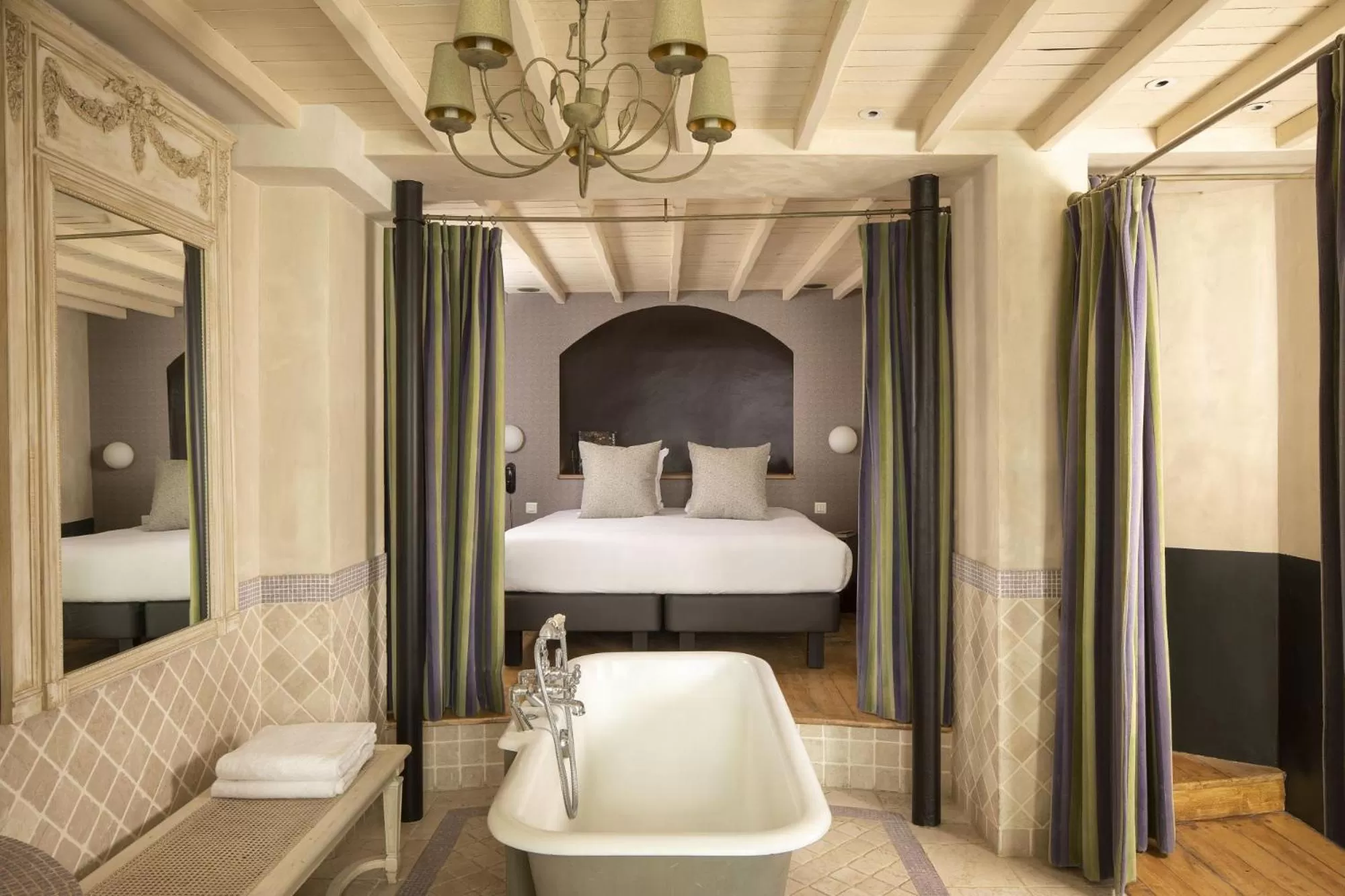 Bed in Hôtel Elysées Régencia