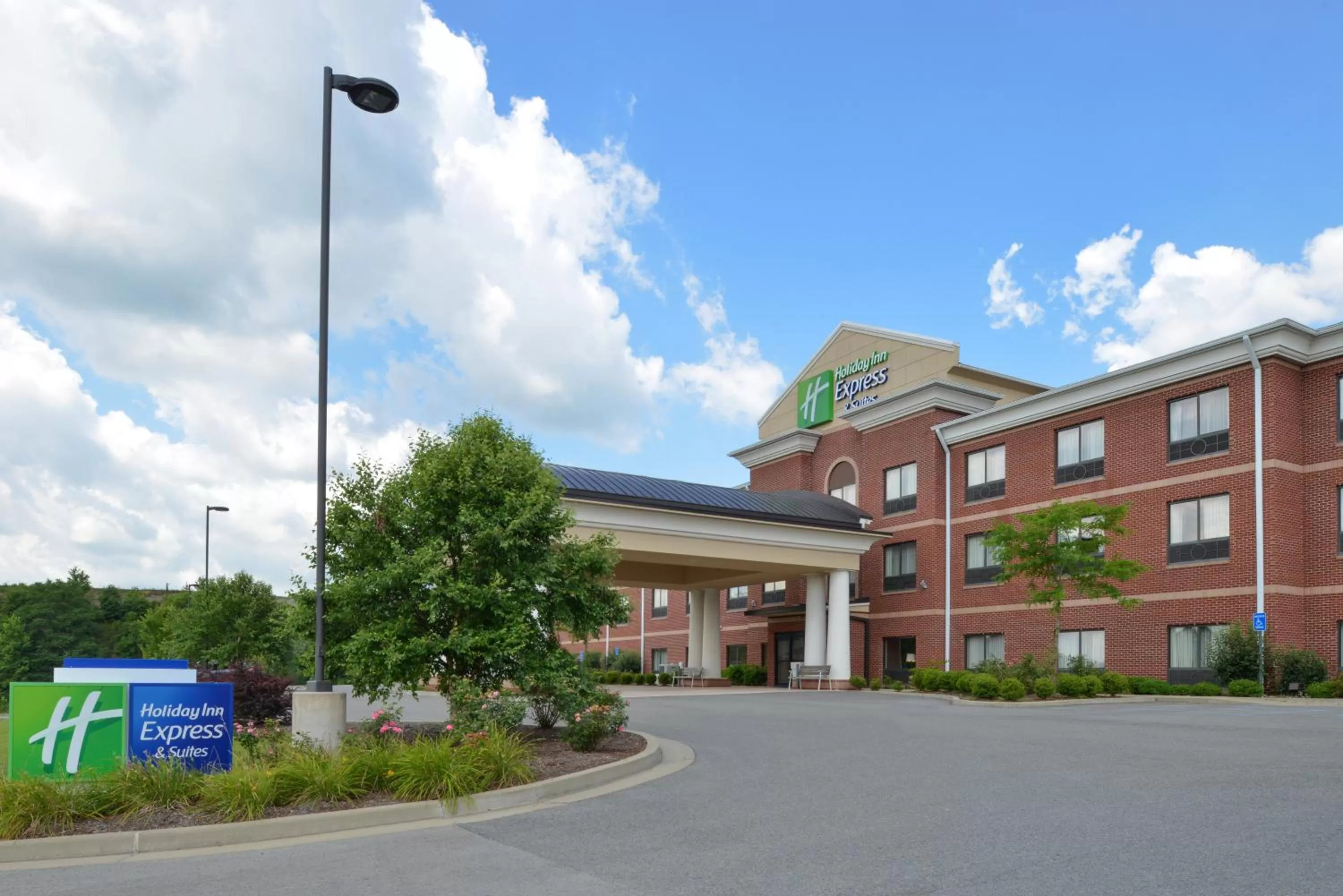 Property building in Holiday Inn Express & Suites Bridgeport by IHG