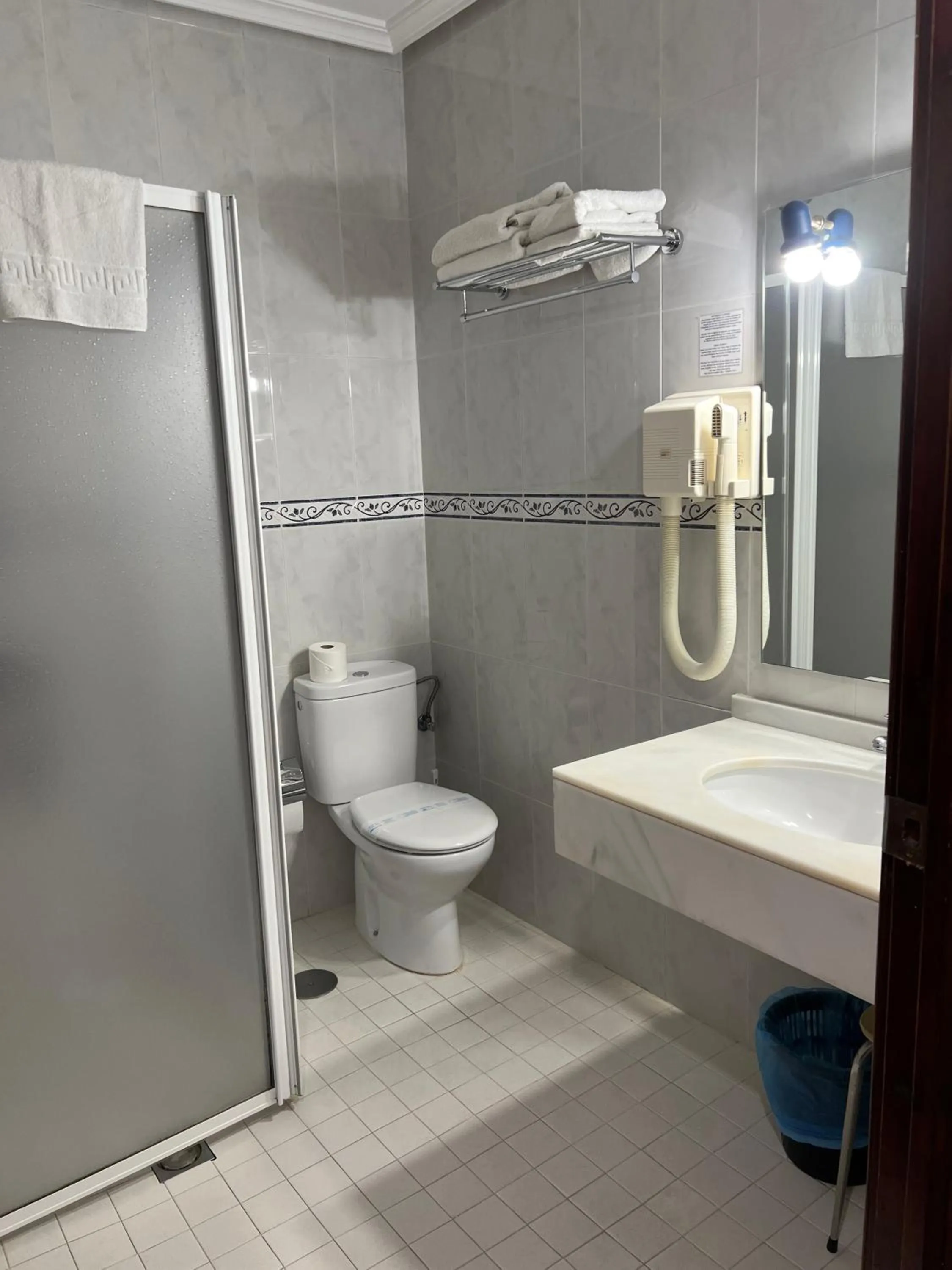 Bathroom in Hostal Sonsoles Madrid-Centro