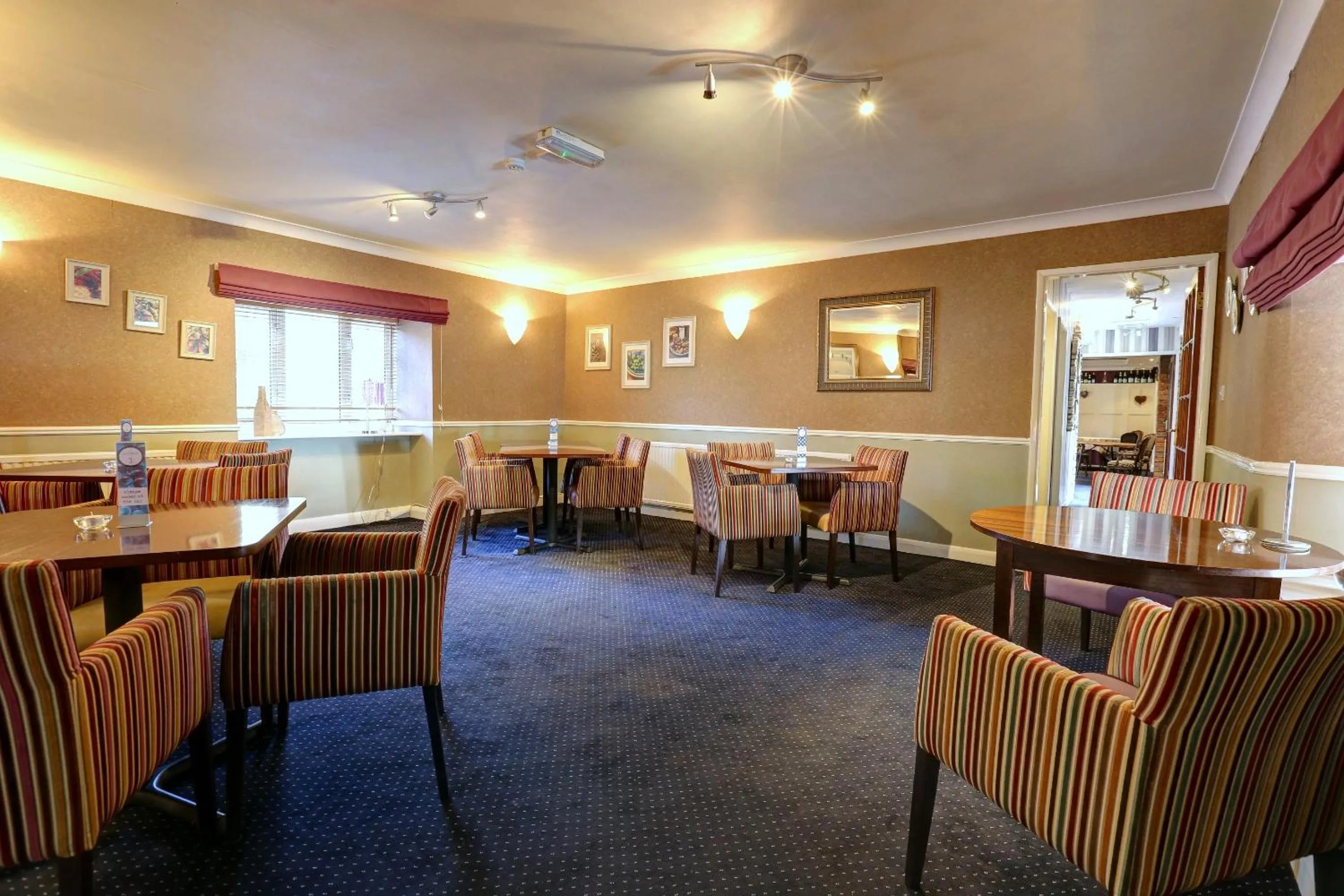 Restaurant/places to eat in Manor Court Hotel