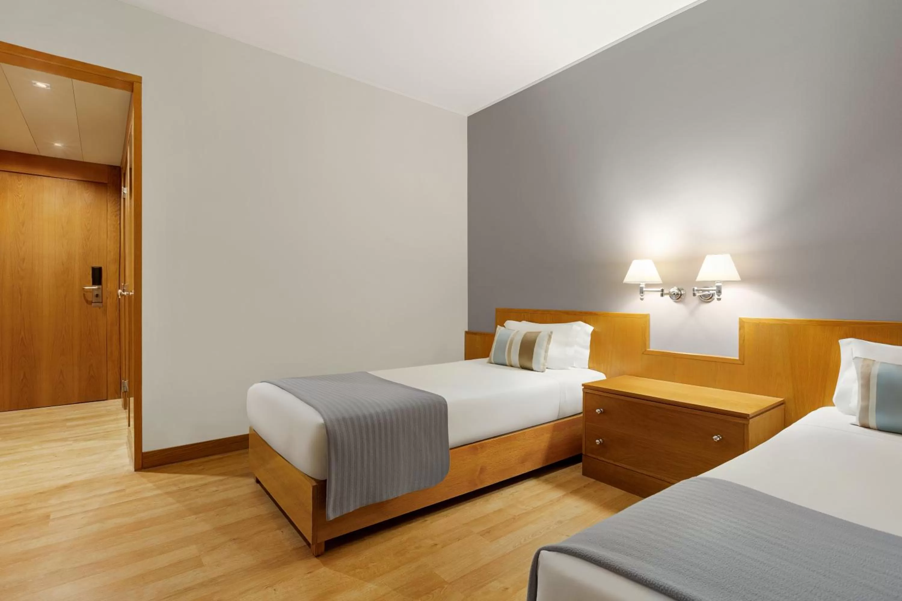 Bedroom, Bed in TRYP by Wyndham Montijo Parque Hotel