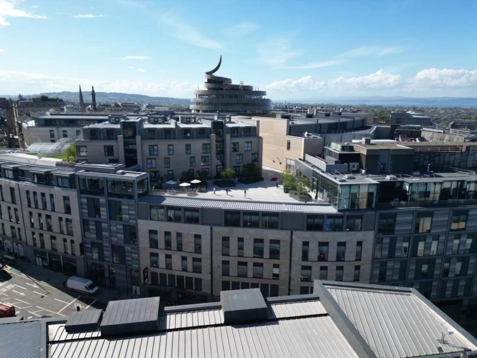 Property building in Roomzzz Edinburgh